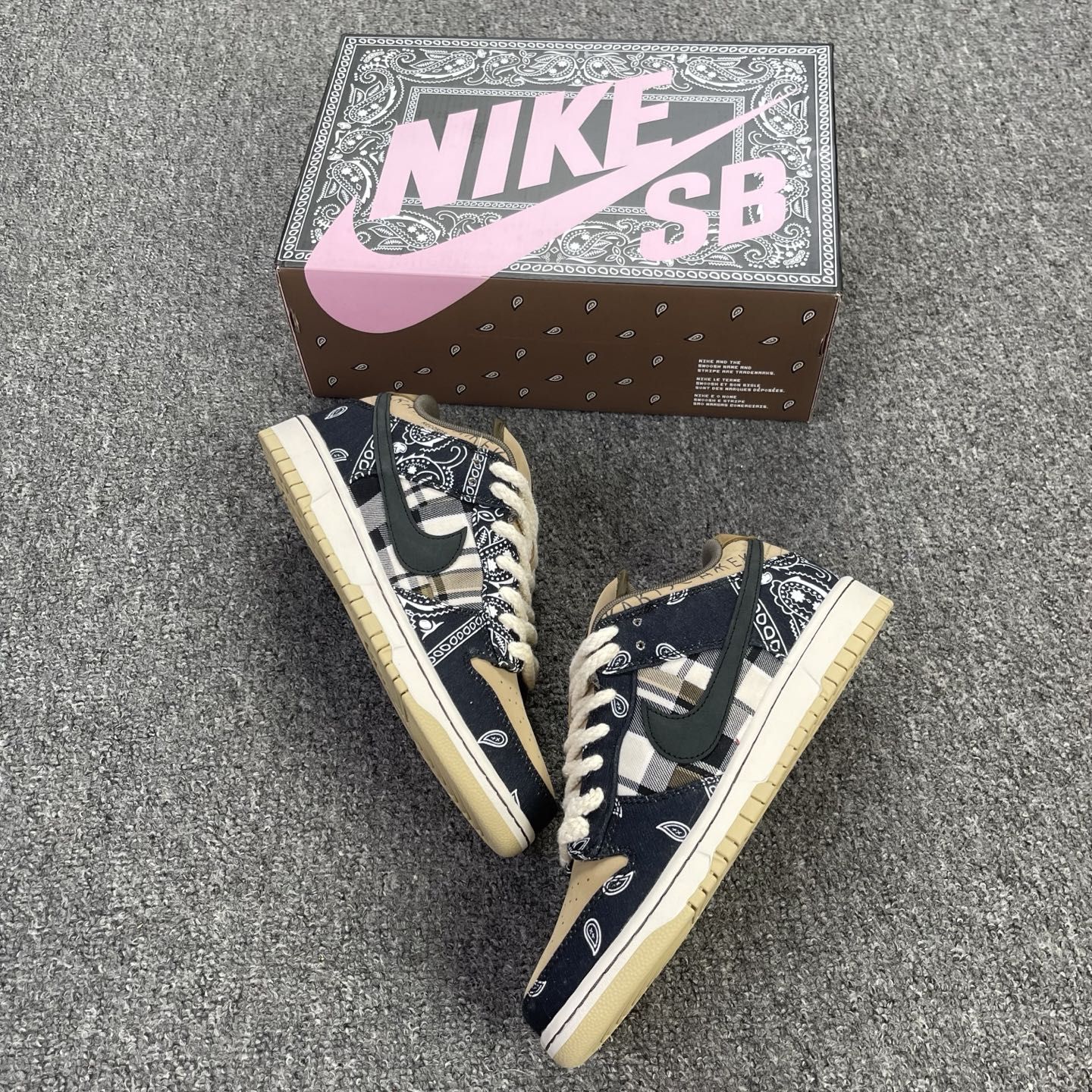 重磅福利 新增两色🔻#Owf 版本💯Travis Scott x Nike Dunk SB 腰果花配色 