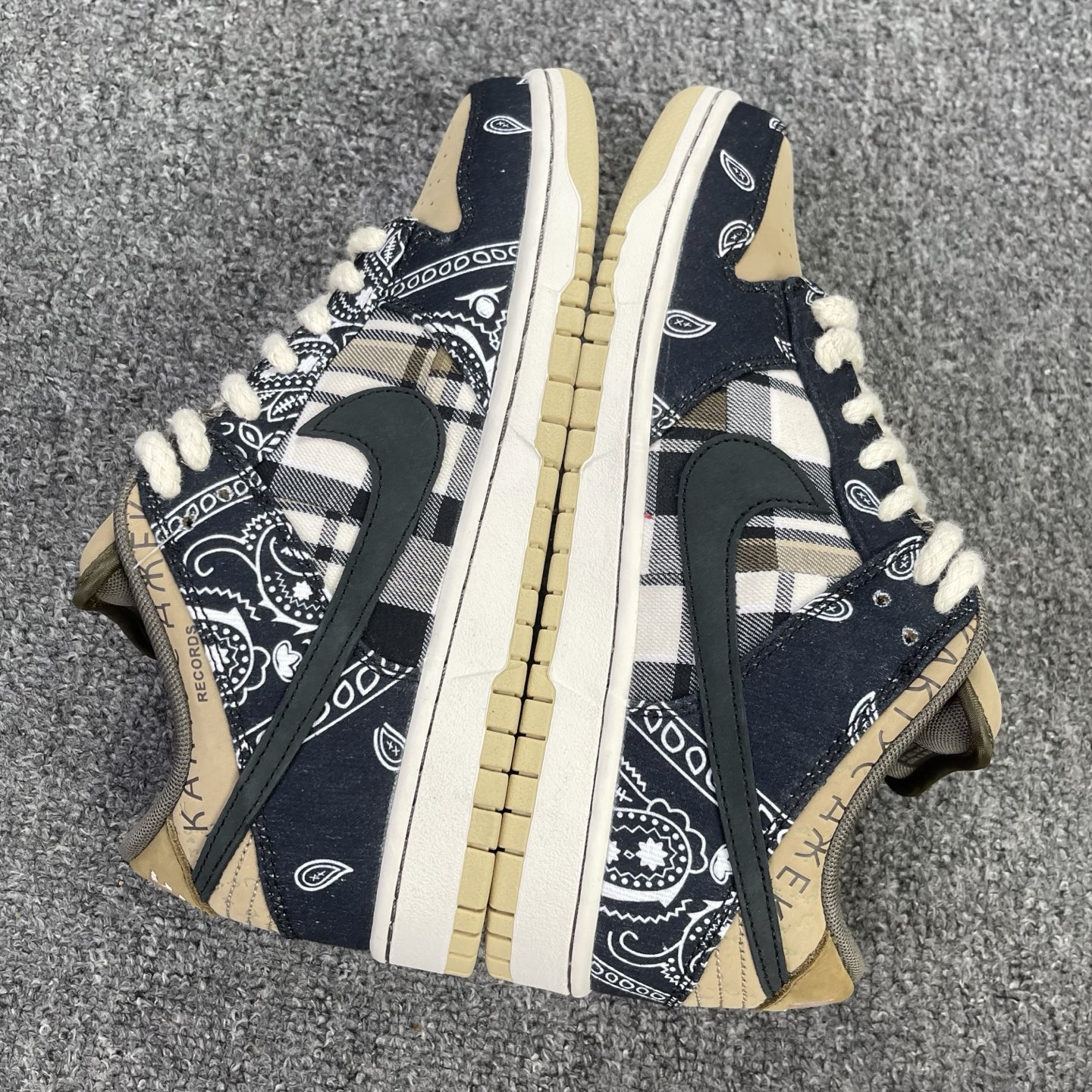 重磅福利 新增两色🔻#Owf 版本💯Travis Scott x Nike Dunk SB 腰果花配色 