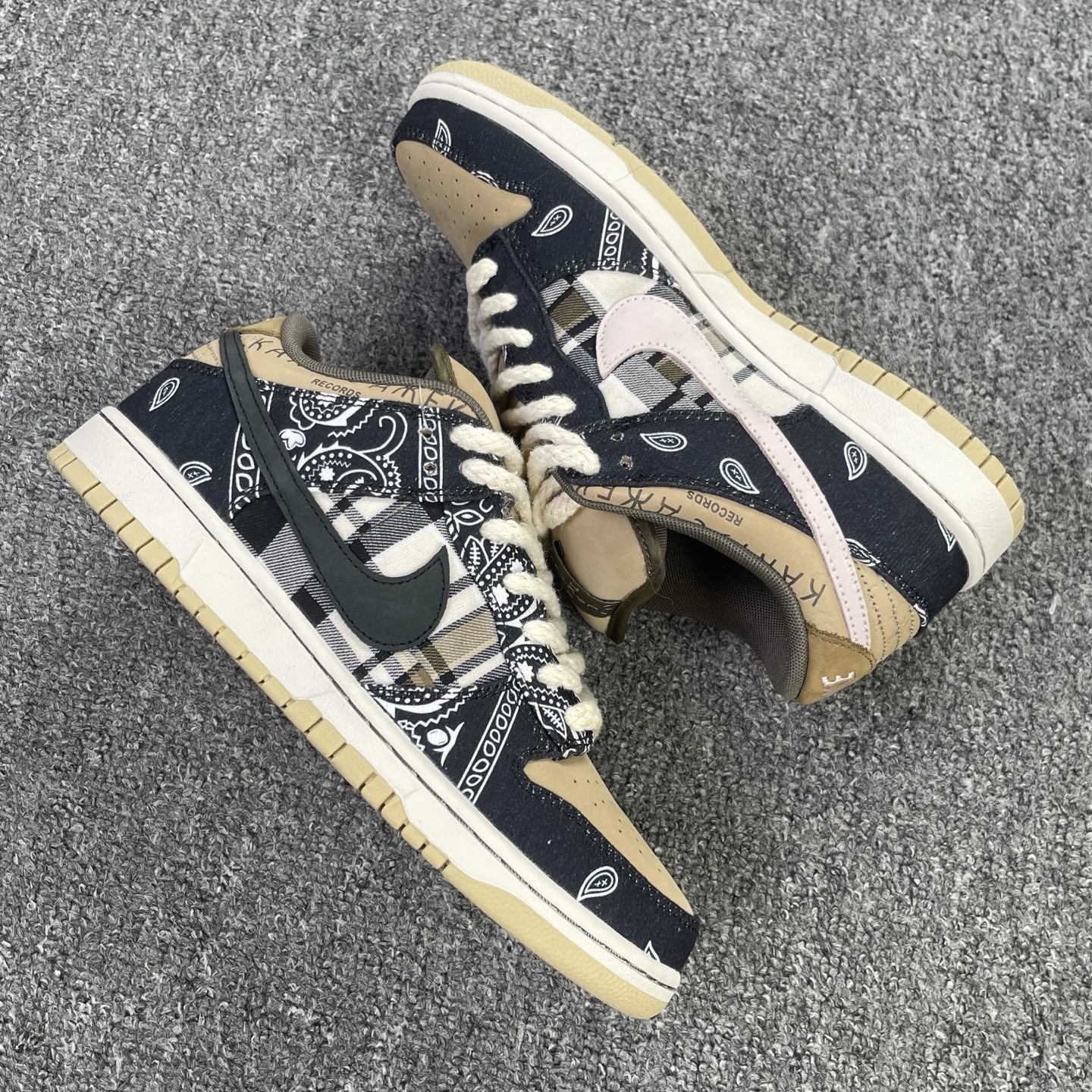 重磅福利 新增两色🔻#Owf 版本💯Travis Scott x Nike Dunk SB 腰果花配色 
