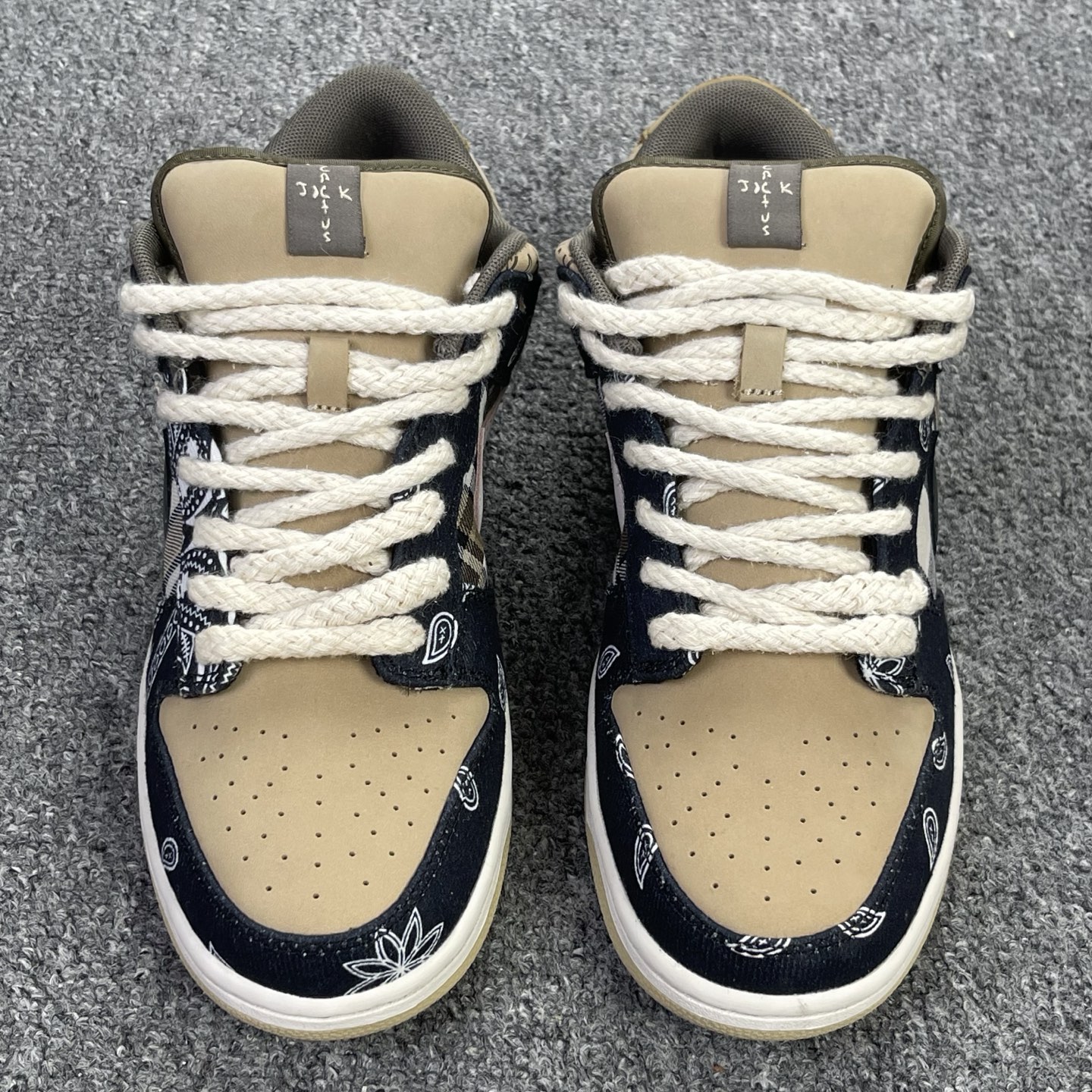 重磅福利 新增两色🔻#Owf 版本💯Travis Scott x Nike Dunk SB 腰果花配色 