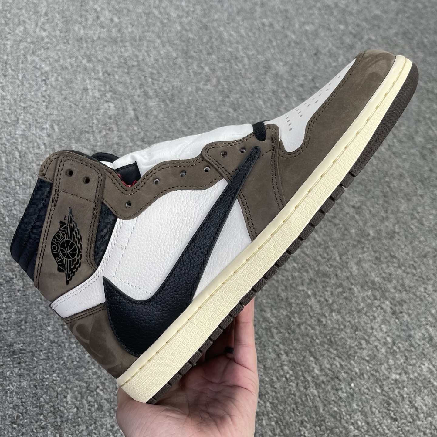 老清远版本🔻强势归来 Travis Scott x Air Jordan 1 倒钩高帮 棕色 实拍 长期