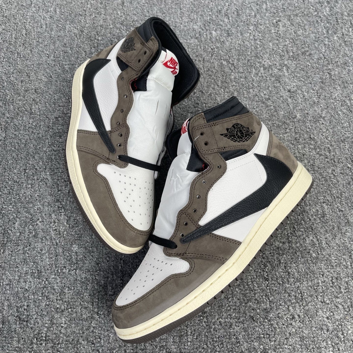老清远版本🔻强势归来 Travis Scott x Air Jordan 1 倒钩高帮 棕色 实拍 长期
