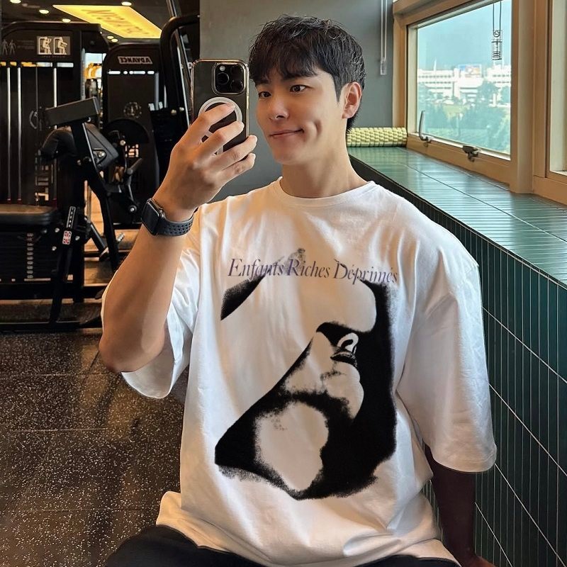 8015#ERD忧郁的富二代

P57
size：S M L XL 定制面料：26支精棉双纱面料，280克超高克重面料，手感无敌，质感超赞，100%纯棉 . 颜色 黑色

​