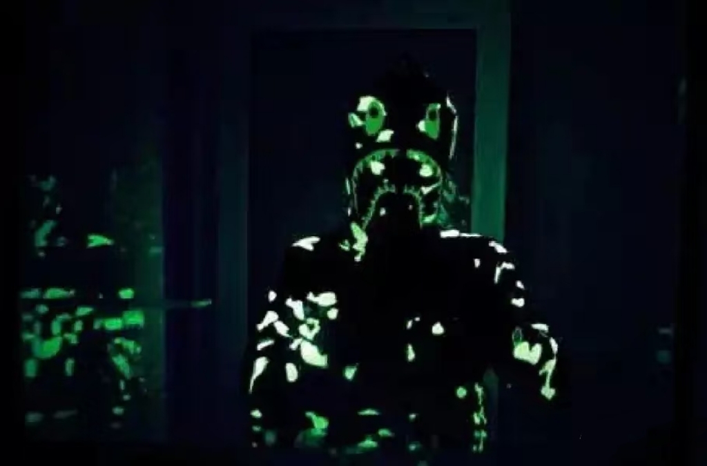 #88-3

💰195
Bape美式潮牌夜光双帽鲨鱼外套拉链
Colors:黑色、白色、
size:M-XL