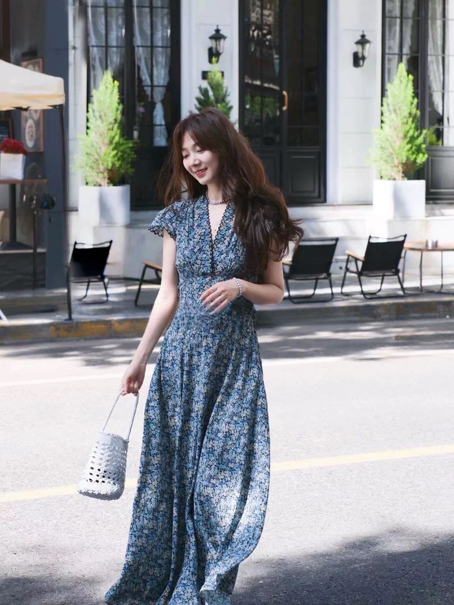 Marni’s New Zone: High-Quality Women’s Clothes with Blue Flower Embroidery