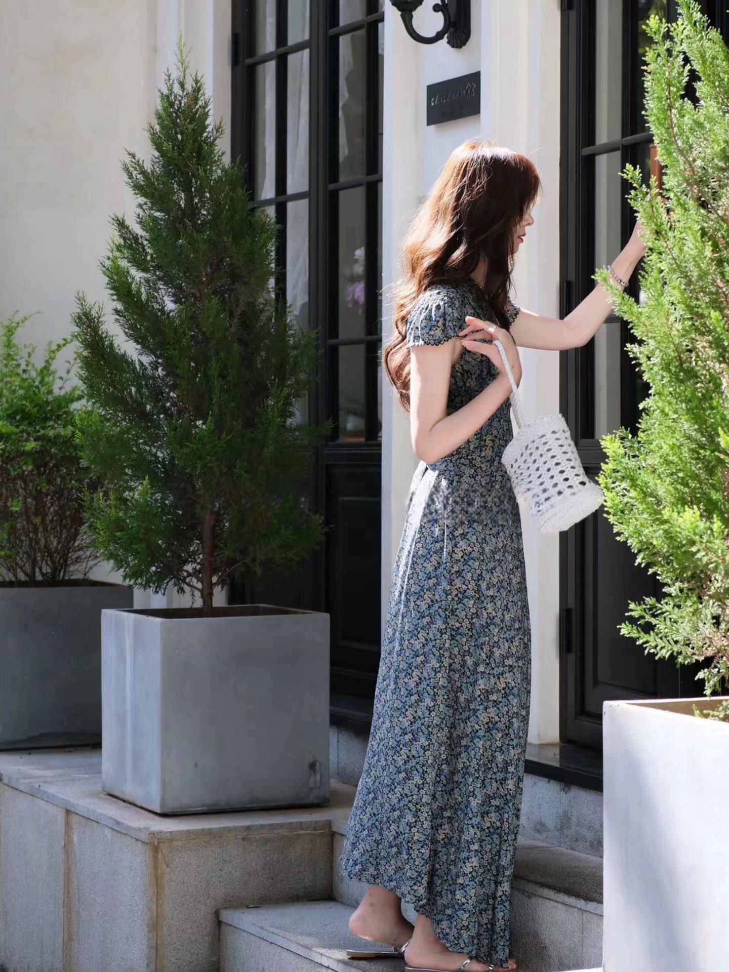 Marni’s New Zone: High-Quality Women’s Clothes with Blue Flower Embroidery - 图片 2