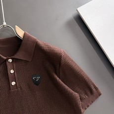 隔天出货 普拉达 2026夏季男士针织净色翻领肌理感短袖 男士轻奢通勤翻领上衣- 面料工艺:高支冰丝针 隔天出货 普拉达 2026夏季男士针织净色翻领肌理感短袖 男士轻奢通勤翻领上衣- 面料工艺:高支冰丝针