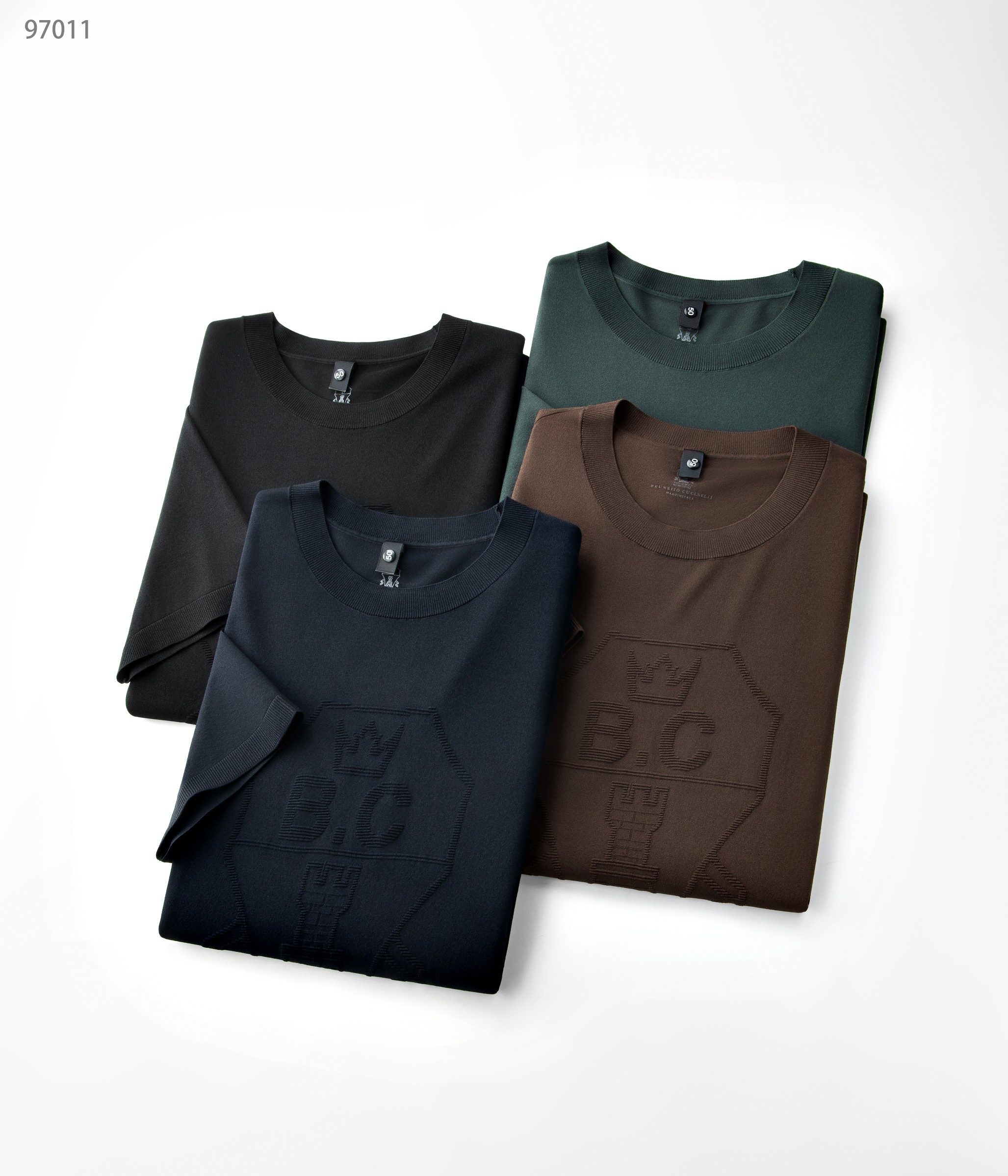 NO:161764,25 spring and summer new product, mulberry silk series 97011, color black, crypt, green, brown, size 48-58, this product uses a fine blend of (mulberry silk) and (Laiser) double-quality silk material. Mulberry silk is a natural fiber that combines light, soft and thin in nature. It effectively regulates the temperature and humidity balance of the skin surface. It is known as the second skin of mankind. The combination with Laiser makes it comfortable, skin-friendly, breathable and soft, making it more classy and textured. The round neck business model, with a fashionable classic rib collar design, makes its collar ring not easy to deform after wearing for a long time, business casual, round neck design can be worn alone in summer and can be worn in spring, showing the business and leisure style. The concave and convex Iogo jacquard design on the front piece is both luxurious and beautiful and elegant. The contrasting color of the inner collar ring is the finishing touch, a must-have item for spring and summer business casual!  ,alexander wang1986090925春夏新品,桑蚕丝系列97011,颜色黑色,藏兰,绿色,咖色,尺码48-58, 本品采用（桑蚕丝）与（莱赛尔）双优丝线材质精细混纺结合而成的面料,桑蚕丝是是自然界集合轻、柔、细为一体的天然纤维,有效的调节皮肤表面的温湿度平衡,被誉为人类的第二皮肤,与莱赛尔的结合使其穿着舒适亲肤透气柔软,使其更上档次有质感. 圆领商务款,加入时尚精典罗纹领设计,使其领圈久穿不易变形,商务休闲,圆领设计既可夏季单穿又可春季内搭,尽显商务休闲风范,前片凹凸Iogo提花设计,既奢华美观又大气精致,内领圈撞色此乃点睛之笔,春夏商务休闲必备单品！,,alexander wang,Men's clothing