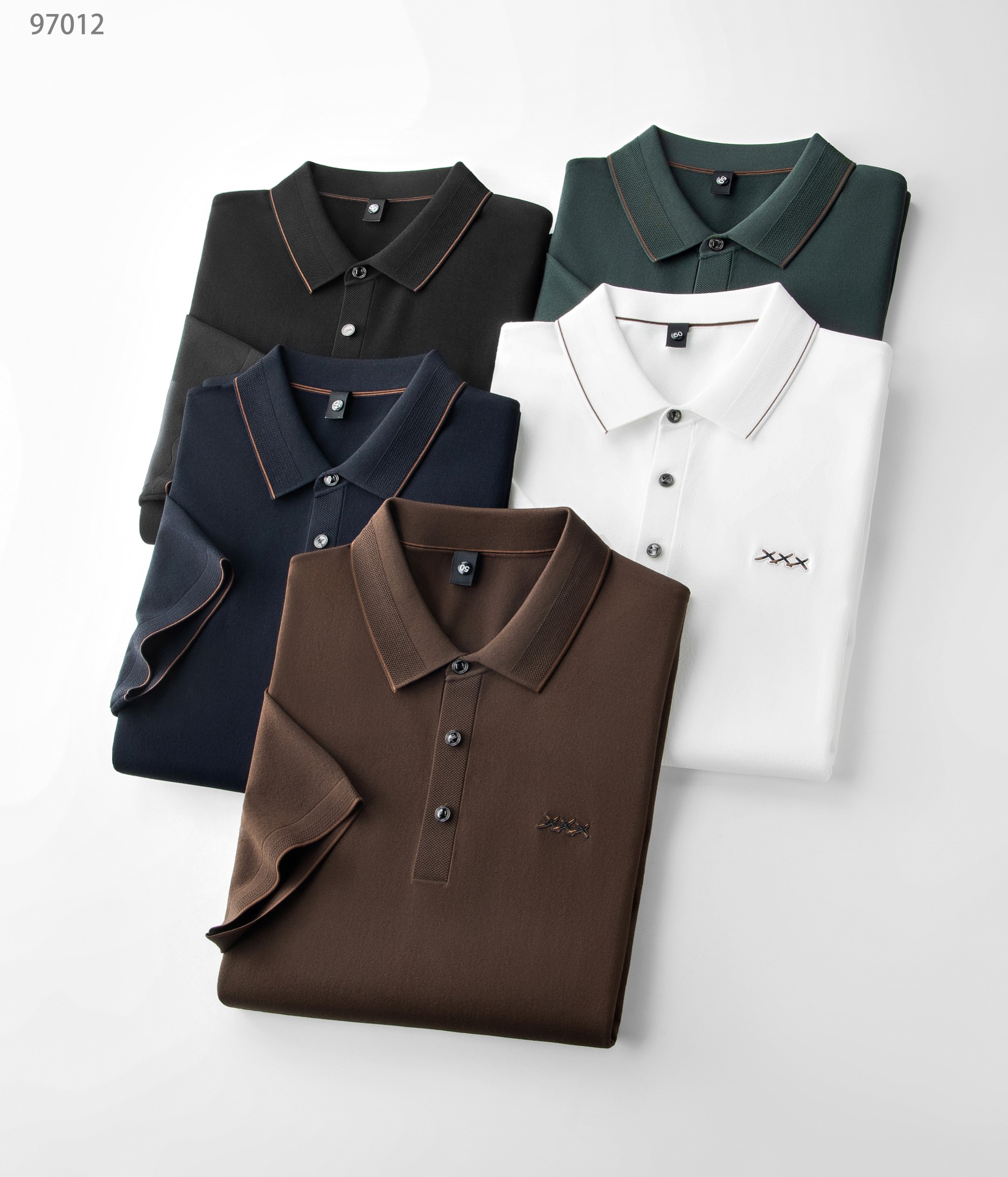 NO:161755,25 spring and summer new product, mulberry silk series 97012, color black, white, Tibetan orchid, green, brown, size 48-58, this product uses a fine blend of (mulberry silk) and (Laiser) double-optimal silk material. Mulberry silk is a natural fiber that combines light, soft and fine in nature, effectively adjusting the temperature and humidity balance of the skin surface. It is known as the second skin of mankind. The combination with Laiser makes it comfortable, skin-friendly, breathable and soft, making it more classy and textured. Lapel business model, adds a fashionable and classic three-pin buckle design, a business elite model, showing the latest trend style, the classic logo of the front chest is both luxurious, beautiful and elegant, and this is the finishing touch, a must-have item for business and leisure in spring and summer!  ,alexander wang1986090925春夏新品,桑蚕丝系列97012,颜色黑色,白色,藏兰,绿色,咖色,尺码48-58, 本品采用（桑蚕丝）与（莱赛尔）双优丝线材质精细混纺结合而成的面料,桑蚕丝是是自然界集合轻、柔、细为一体的天然纤维,有效的调节皮肤表面的温湿度平衡,被誉为人类的第二皮肤,与莱赛尔的结合使其穿着舒适亲肤透气柔软,使其更上档次有质感. 翻领商务款,加入时尚精典三粒扣设计,商界精英典范,尽显最新潮流风范,前胸凹凸精典logo既奢华美观又大气精致,此乃点睛之笔,春夏商务休闲必备单品！,,alexander wang,Men's clothing