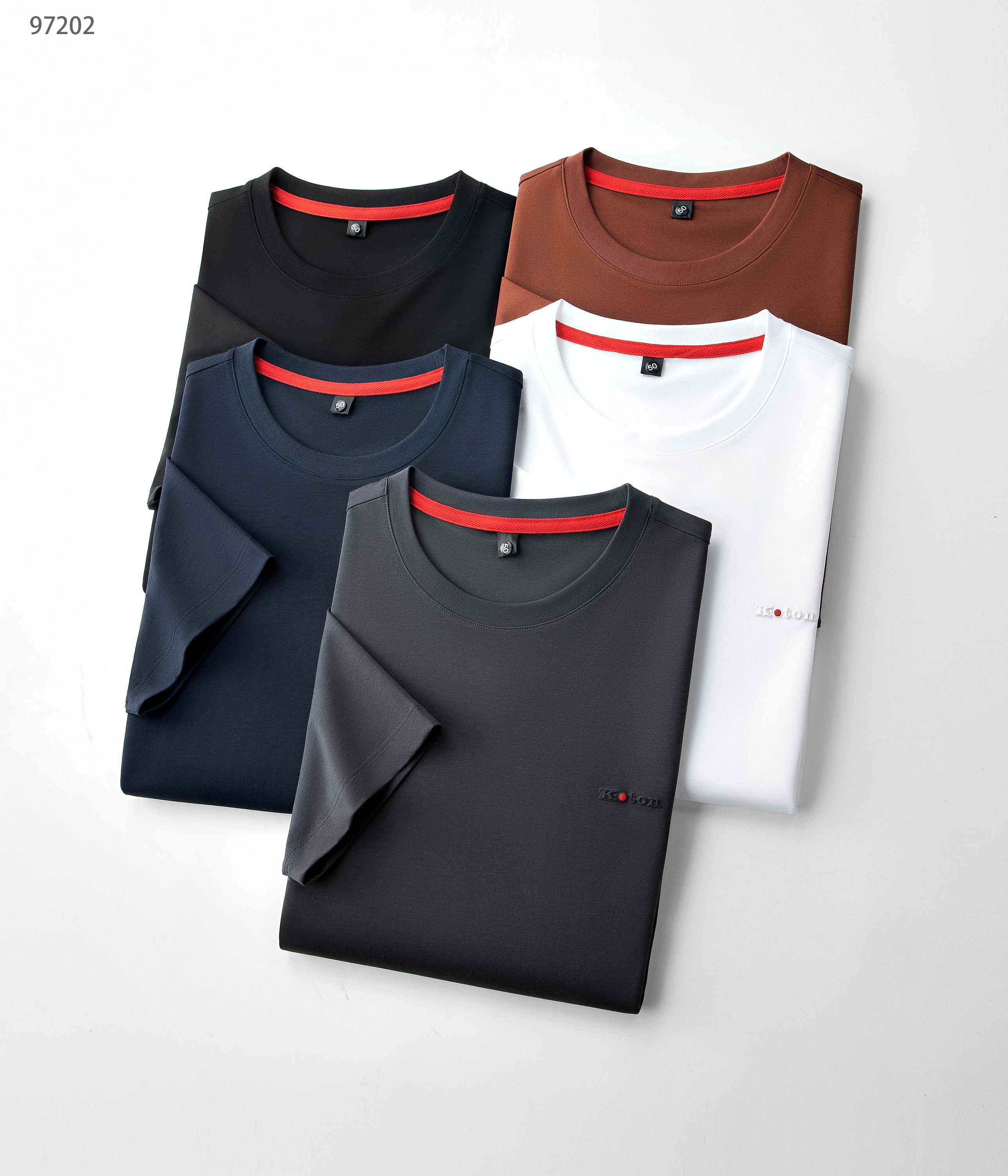 NO:136917,BC 25 Spring and Summer New Products Released, Modal Ice Cotton Series 97202, Color Candle, Black, White, Coffee, Size 48-58 This product uses a combination of (Modal) and (Long-Long Cotton) double-quality precision blended plain weave. The product has various characteristics of modal and is the first choice for close-fitting fabrics. It combines light, soft and thin silk soft fibers to effectively adjust the wet temperature balance on the skin surface and is comfortable to wear. The plain weave makes the tool more breathable and heat-expressing in summer. Moreover, this fabric is very textured and has a high-end taste.  The round neck business model is equipped with a fashionable classic rib collar design, making the collar ring difficult to deform after wearing for a long time. It can be worn alone in summer and inside in spring, showing the style of business and leisure. The exquisite three-dimensional concave and concave logo with the inner neckline and colored woven edge design is more luxurious and atmospheric, and more casual. It is essential items for attending various formal occasions, business event banquets, and business office spaces.,,alexander wang19860909BC 25春夏新品发布,莫代尔冰感棉系列97202,颜色藏兰,黑色,白色,咖色,尺码48-58 本品采用（莫代尔）与（长绒棉）双优材质精密混纺平纹织法结合而成面料,产品具有莫代尔各种特性,是贴身面料的首选,集合轻、柔、细为一体的丝柔纤维,有效的调节皮肤表面的湿温度平衡,穿着舒适,平纹织法使具在夏季更透气排热,而且此面料非常有质感,实足外贸味道上档次. 圆领商务款,加入时尚精典罗纹领设计,使其领圈久穿不易变形,商务休闲,既可夏季单穿又可春季内搭,尽显商务休闲风范,前胸精致至极的立体凹凸logo与内领口色织彩边设计更奢华大气,更休闲,出席各种正式场合、商务活动宴请、商务办公场所必备单品.,,alexander wang,Men's clothing