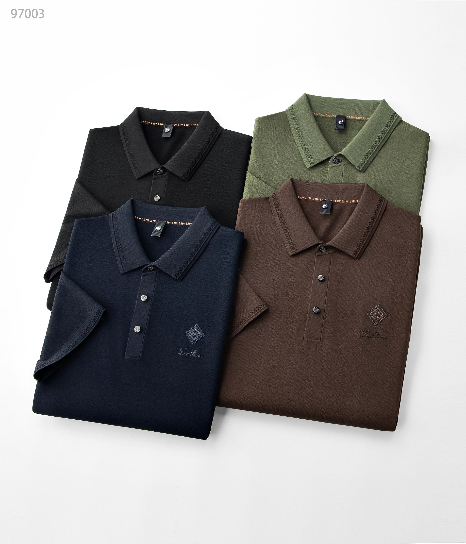 NO:161765,25 spring and summer new product, mulberry silk series 97003, color black, Tibetan orchid, military green, brown, size 48-58, this product uses a fine blend of (mulberry silk) and (Laiser) double-optimal silk material. Mulberry silk is a natural fiber that combines light, soft and fine in nature, effectively adjusts the temperature and humidity balance of the skin surface. It is known as the second skin of mankind. The combination with Laiser makes it comfortable, skin-friendly, breathable and soft, making it more classy and textured. The lapel business model, adds a fashionable and classic three-pin buckle design, a business elite model, showing the latest trend style. The classic logo of the front chest is both luxurious, beautiful and elegant, and is the finishing touch. It is a must-have item for business and leisure in spring and summer!  ,alexander wang1986090925春夏新品,桑蚕丝系列97003,颜色黑色,藏兰,军绿,咖色,尺码48-58, 本品采用（桑蚕丝）与（莱赛尔）双优丝线材质精细混纺结合而成的面料,桑蚕丝是是自然界集合轻、柔、细为一体的天然纤维,有效的调节皮肤表面的温湿度平衡,被誉为人类的第二皮肤,与莱赛尔的结合使其穿着舒适亲肤透气柔软,使其更上档次有质感. 翻领商务款,加入时尚精典三粒扣设计,商界精英典范,尽显最新潮流风范,前胸凹凸精典logo既奢华美观又大气精致,此乃点睛之笔,春夏商务休闲必备单品！,,alexander wang,Men's clothing