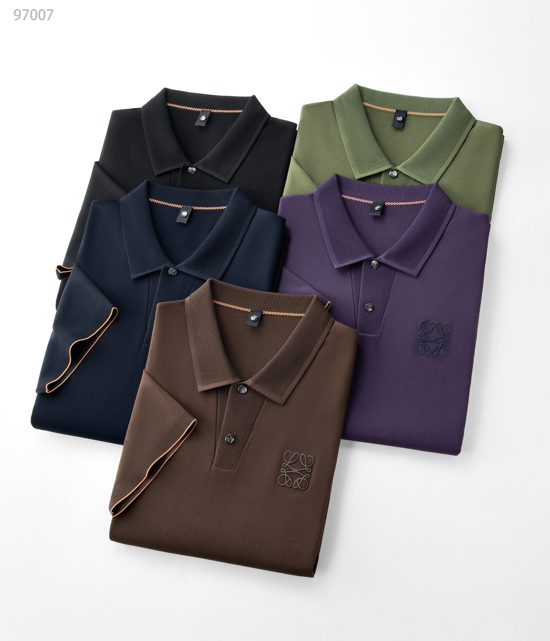 NO:161767,25 spring and summer new product, mulberry silk series 97007, color black, Tibetan orchid, military green, brown, ink purple, size 48-58, this product uses a fine blend of (mulberry silk) and (Laiser) double-optimal silk material. Mulberry silk is a natural fiber that combines light, soft and fine in nature, effectively adjusts the temperature and humidity balance of the skin surface. It is known as the second skin of mankind. The combination with Laiser makes it comfortable, skin-friendly, breathable and soft, making it more classy and textured. The lapel business model, adds a fashionable classic two-bar wide open collar design, a business elite model, showing the latest trend style, the classic logo of the front chest is both luxurious, beautiful and elegant, and this is the finishing touch, a must-have item for business and leisure in spring and summer!  ,alexander wang1986090925春夏新品,桑蚕丝系列97007,颜色黑色,藏兰,军绿,咖色,墨紫,尺码48-58, 本品采用（桑蚕丝）与（莱赛尔）双优丝线材质精细混纺结合而成的面料,桑蚕丝是是自然界集合轻、柔、细为一体的天然纤维,有效的调节皮肤表面的温湿度平衡,被誉为人类的第二皮肤,与莱赛尔的结合使其穿着舒适亲肤透气柔软,使其更上档次有质感. 翻领商务款,加入时尚精典两粒扣大开领设计,商界精英典范,尽显最新潮流风范,前胸凹凸精典logo既奢华美观又大气精致,此乃点睛之笔,春夏商务休闲必备单品！,,alexander wang,Men's clothing