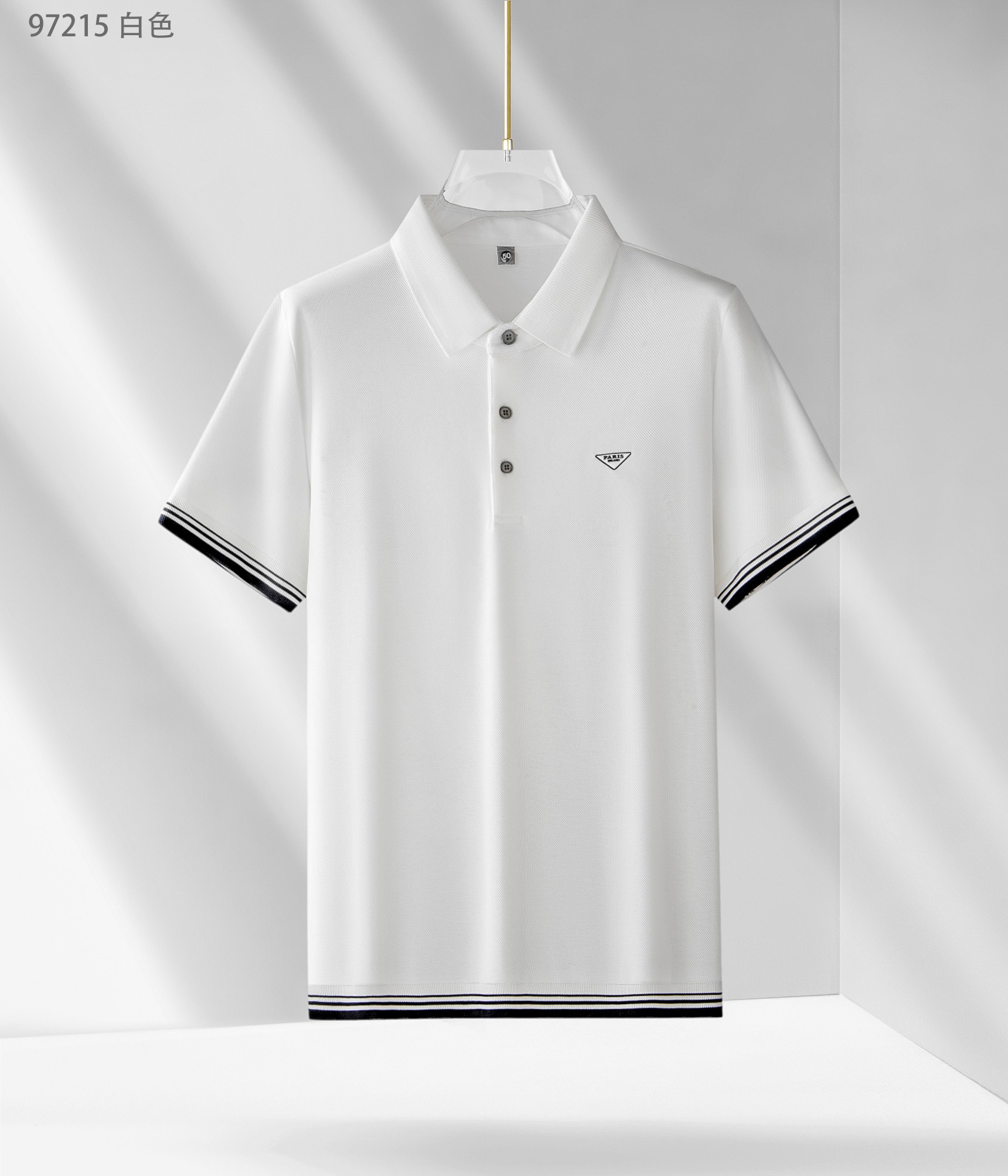 NO:136929,New products in spring and summer 25 are released, mulberry silk color bead weaving series 97215, color 南的片, green, white, size 48-58 This product uses a fine blend of bead weaving method of double-quality (mulberry silk) and (long velvet cotton) to form a fabric. The product has various characteristics of mulberry silk. It is a natural fiber that combines light, soft and thin in nature to effectively regulate the wet temperature balance on the skin surface and is comfortable to wear. The bead weaving method makes the tool more breathable and heat-expressing in summer. Moreover, this fabric is very textured and has a high-end taste.  Lapel business model, with fashionable classic three-pin buttons and flat collars, making the reverse collar not easy to deform after wearing for a long time. It can be worn alone in summer and inside in spring, showing the style of the business elite. The exquisite three-dimensional concave and concave logo and cuff colored edge design is more luxurious and atmospheric and casual. It is essential for attending various formal occasions, business event banquets, and business office spaces...,alexander wang1986090925春夏新品发布,桑蚕丝色织珠地系列97215,颜色藏兰,绿色,白色,尺码48-58 本品采用（桑蚕丝）与（长绒棉）双优材质精密混纺珠地织法结合而成面料,产品具有桑蚕丝各种特点,是自然界集合轻、柔、细为一体的天然纤维,有效的调节皮肤表面的湿温度平衡,穿着舒适,珠地织法使具在夏季更透气排热,而且此面料非常有质感,实足外贸味道上档次. 翻领商务款,加入时尚精典三粒扣与扁机领,使其反领久穿不易变形,商务休闲,既可夏季单穿又可春季内搭,尽显商界精英风范,前胸精致至极的立体凹凸logo与袖口色织彩边设计更奢华大气,更休闲,出席各种正式场合、商务活动宴请、商务办公场所必备单品..,,alexander wang,Men's clothing