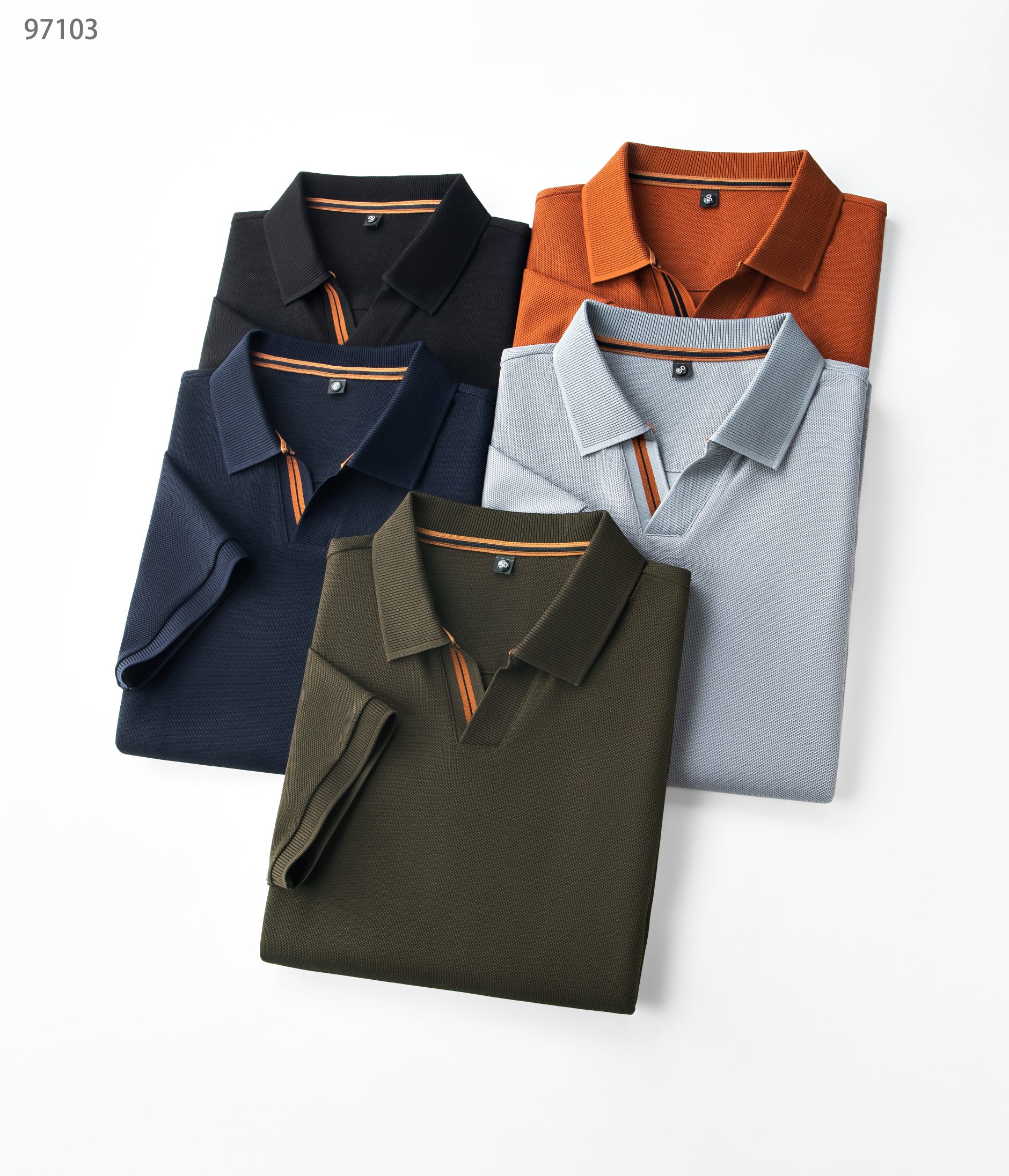 NO:161757,25 spring and summer new product is released, long velvet cotton hexagonal bead field series 97103, color black, military green, white, Tibetan orchid, brown and red, size 48-58 This product is made of Xinjiang (long velvet cotton) preferred material precision hexagonal bead field weaving. The product has various characteristics of long velvet cotton and is the natural fiber with the longest sunshine in nature. It effectively regulates the wet temperature balance on the skin surface and is comfortable to wear. The bead field weaving makes the tool more breathable and heat-expressing in summer. Moreover, this fabric is very textured and has a high-end taste.  Lapel business model, add fashionable classic V-neck closure, high-density flat collar, making its reverse collar not easy to deform after wearing for a long time. It can be worn alone in summer and inside in spring, showing the elite style of the business world. The front chest has no logo design and inner collar circle colored woven webbing is more luxurious and atmospheric, and more casual. It is essential items for attending various formal occasions, business event banquets, and business office spaces.,,alexander wang1986090925春夏新品发布,长绒棉六角珠地系列97103,颜色黑色,军绿,白色,藏兰,棕红,尺码48-58 本品采用新疆（长绒棉）优选材质精密六角珠地织法而成面料,产品具有长绒棉各种特点,是自然界日照阳光时间最长的天然纤维,有效的调节皮肤表面的湿温度平衡,穿着舒适,珠地织法使具在夏季更透气排热,而且此面料非常有质感,实足外贸味道上档次. 翻领商务款,加入时尚精典V反领门襟,高密扁机领,使其反领久穿不易变形,商务休闲,既可夏季单穿又可春季内搭,尽显商界精英风范,前胸无logo设计与内领圈色织织带更奢华大气,更休闲,出席各种正式场合、商务活动宴请、商务办公场所必备单品.,,alexander wang,Men's clothing