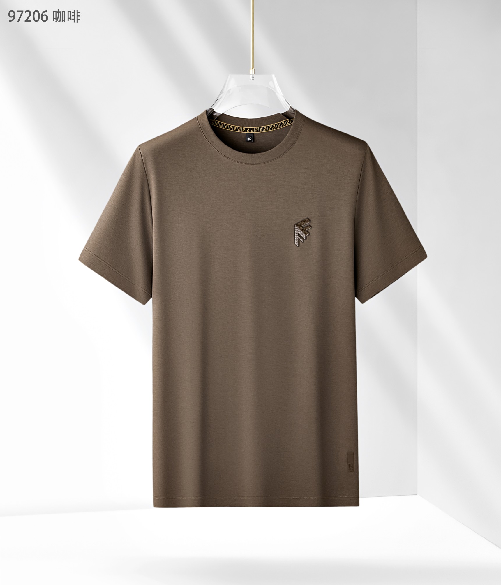 NO:136922,FENDI 25 spring and summer new product is released, Modal ice-sensing cotton series 97206, color black, white, brown, brown, gray, size 48-58 This product uses a fine blend of (modal) and (long velvet cotton) double-quality fine material, and the product has various characteristics of modal and is the first choice for close-fitting fabrics. It combines light, soft and thin silk soft fibers to effectively adjust the wet temperature balance on the skin surface and is comfortable to wear. The plain weaving weave makes it more breathable and heat-expressing in summer. Moreover, this fabric is very textured and has a high-end taste in foreign trade.  The round neck business model, with a fashionable classic rib collar design, makes the collar ring difficult to deform after wearing for a long time. It can be worn alone in summer and inside in spring, showing the style of business and leisure. The exquisite three-dimensional concave and concave logo and inner neckline design are more luxurious and atmospheric and casual. It is essential items for attending various formal occasions, business event banquets, and business office spaces.,,fendi,alexander wang19860909FENDI 25春夏新品发布,莫代尔冰感棉系列97206,颜色黑色,白色,褐红色,咖色,灰色,尺码48-58 本品采用（莫代尔）与（长绒棉）双优材质精密混纺平纹织法结合而成面料,产品具有莫代尔各种特性,是贴身面料的首选,集合轻、柔、细为一体的丝柔纤维,有效的调节皮肤表面的湿温度平衡,穿着舒适,平纹织法使其在夏季更透气排热,而且此面料非常有质感,实足外贸味道上档次. 圆领商务款,加入时尚精典罗纹领设计,使其领圈久穿不易变形,商务休闲,既可夏季单穿又可春季内搭,尽显商务休闲风范,前胸精致至极的立体凹凸logo与内领口设计更奢华大气,更休闲,出席各种正式场合、商务活动宴请、商务办公场所必备单品.,,fendi,alexander wang,Men's clothing
