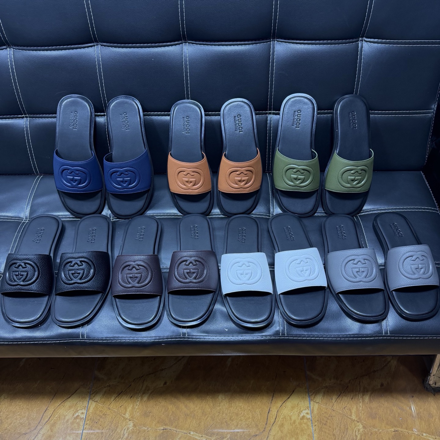 NO:830757,GUCCI Gucci slippers are coming with original non-slip and wear-resistant rubber soles!  The detail processing is very perfect and the detailed pictures are provided. It is super comfortable to watch by yourself!  Comfortable to wear without falling off your feet!  A must-have pair for everyone!  Standard code number 38-45 (38, 45 customized),, gucci, slippers19860909GUCCI古奇拖鞋来袭原版防滑耐磨橡胶大底！细节处理非常完美细节图奉上,自行观赏超舒适直拖！穿着舒适不掉脚！人手必备一双！标准码数38-45（38、45订做）,,gucci,slippers,Men's shoes
