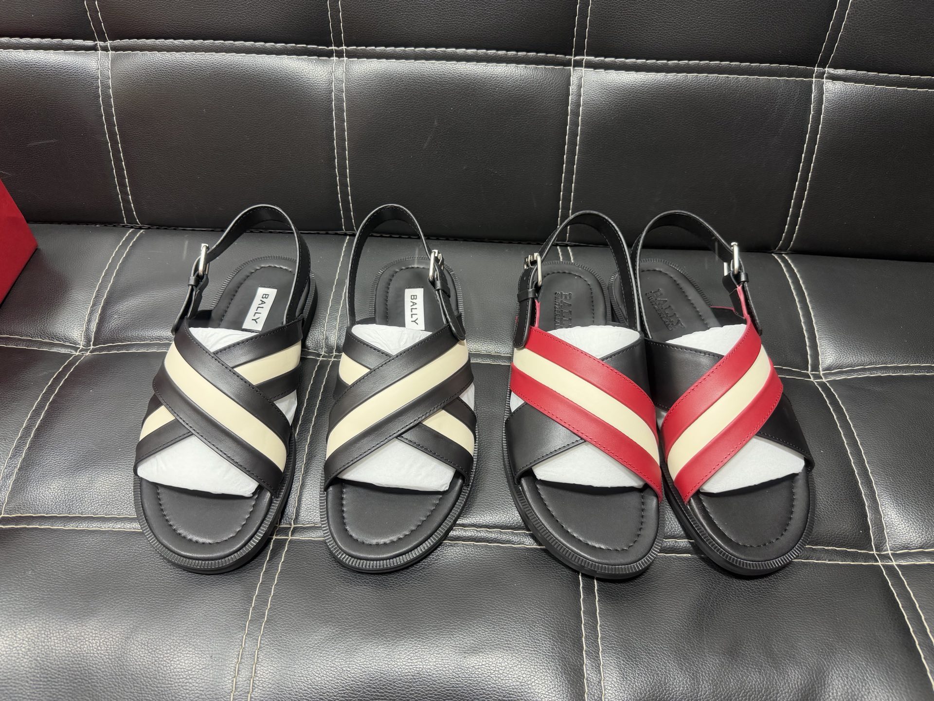 NO:830748,Bally slippers are coming with original anti-slip and wear-resistant rubber soles!  The detail processing is very perfect and the detailed pictures are provided. It is super comfortable to watch by yourself!  Comfortable to wear without falling off your feet!  A must-have pair for everyone!  Standard code number 38-45 (38, 45 customized), bally, slippers19860909巴利 拖鞋来袭原版防滑耐磨橡胶大底！细节处理非常完美细节图奉上,自行观赏超舒适直拖！穿着舒适不掉脚！人手必备一双！标准码数38-45（38、45订做）,,bally,slippers,Men's shoes