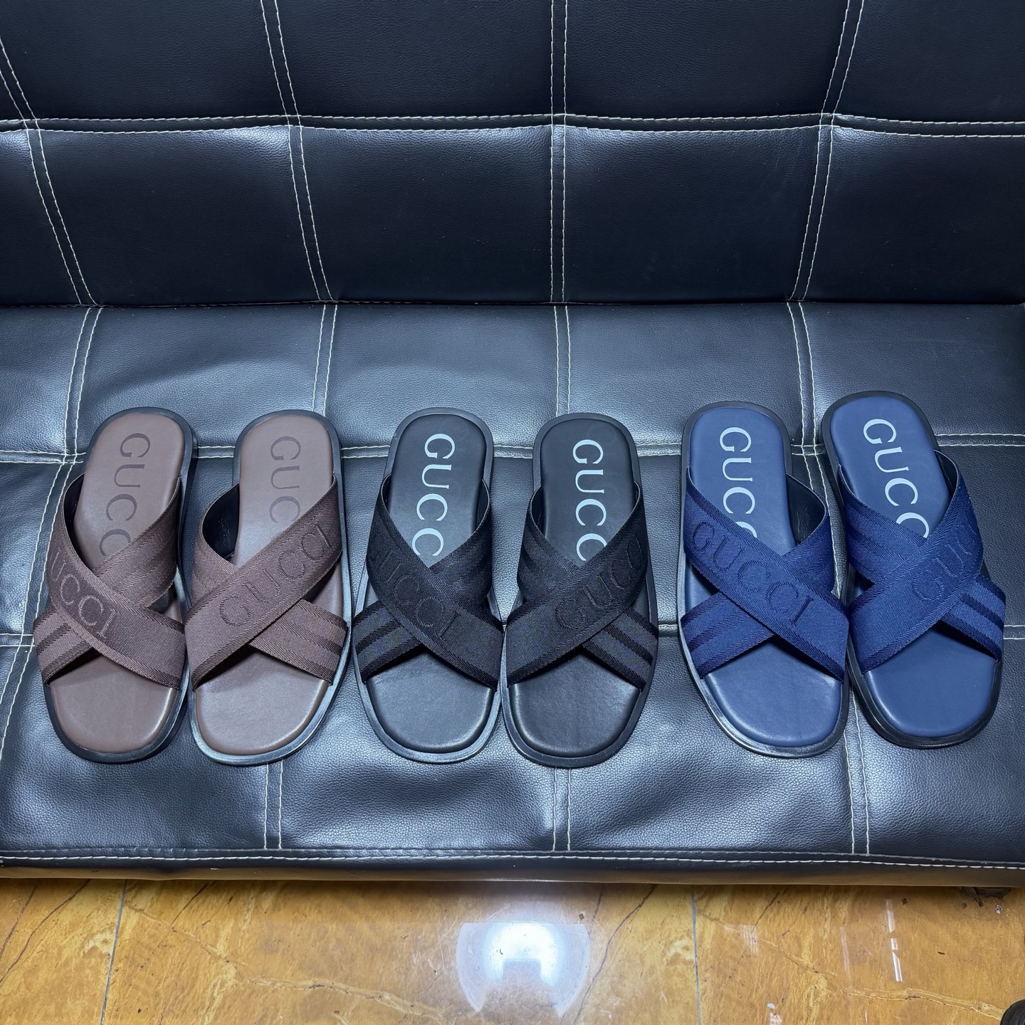 NO:955313,GUCCI Gucci slippers are coming with original non-slip and wear-resistant rubber soles!  The detail processing is very perfect and the detailed pictures are provided. It is super comfortable to watch by yourself!  Comfortable to wear without falling off your feet!  A must-have pair for everyone!  Standard code number 38-45 (38, 45 customized),, gucci, slippers19860909GUCCI古奇拖鞋来袭原版防滑耐磨橡胶大底！细节处理非常完美细节图奉上,自行观赏超舒适直拖！穿着舒适不掉脚！人手必备一双！标准码数38-45（38、45订做）,,gucci,slippers,Men's shoes