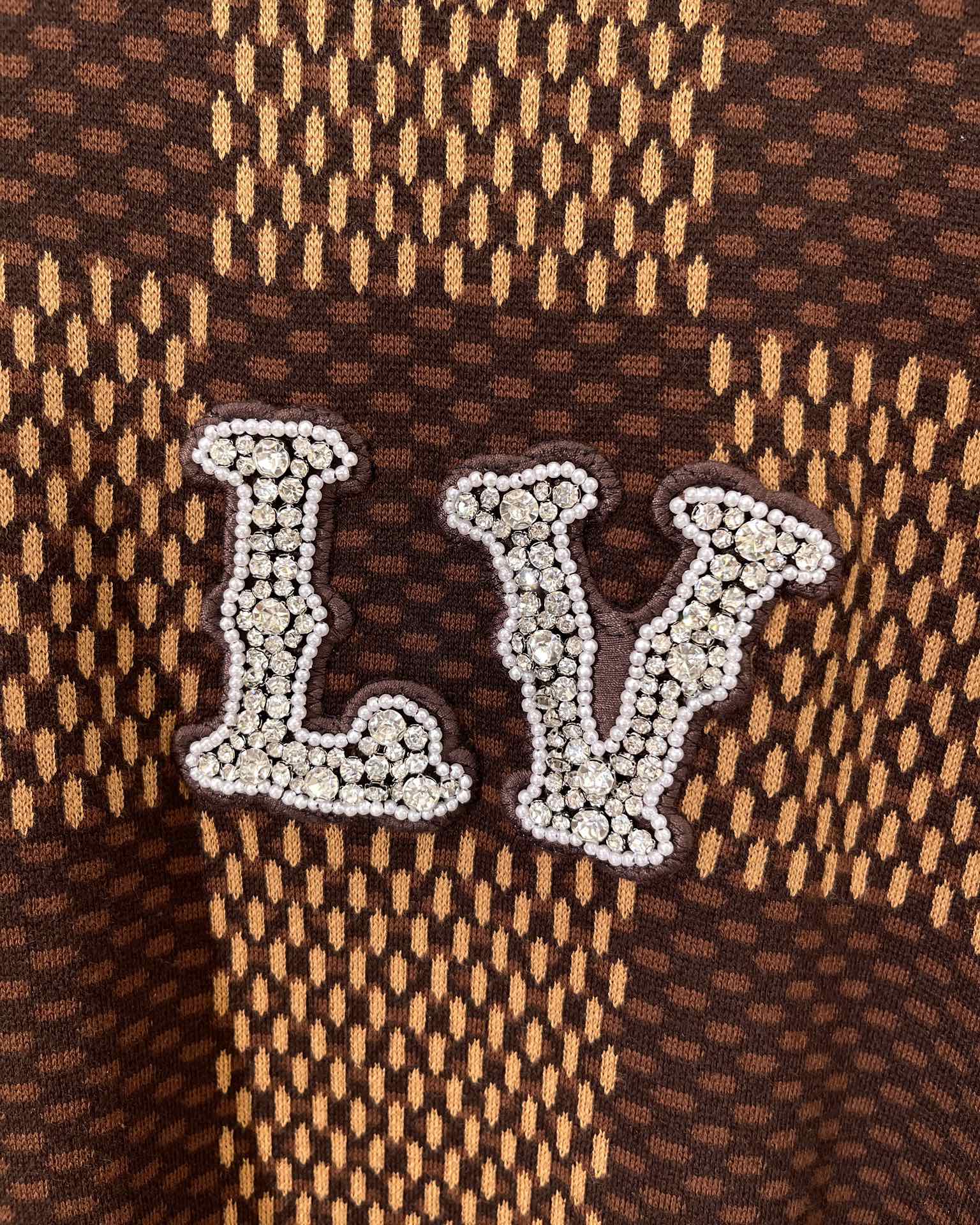 LouisVuitton驴牌LV款式男款短袖T恤衫T-shirtDAMIERLV仿水晶贴饰棉质短袖圆领衫