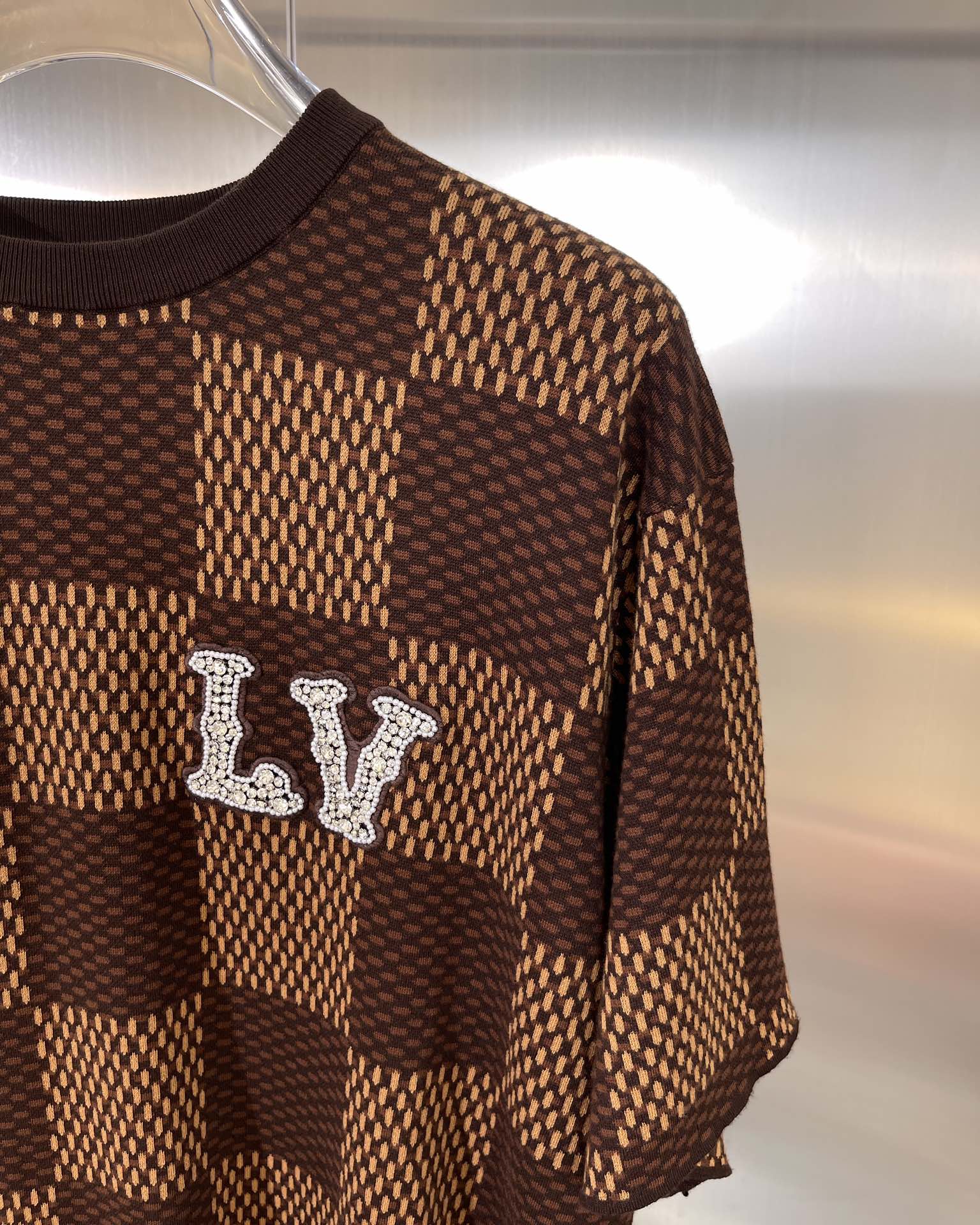 LouisVuitton驴牌LV款式男款短袖T恤衫T-shirtDAMIERLV仿水晶贴饰棉质短袖圆领衫