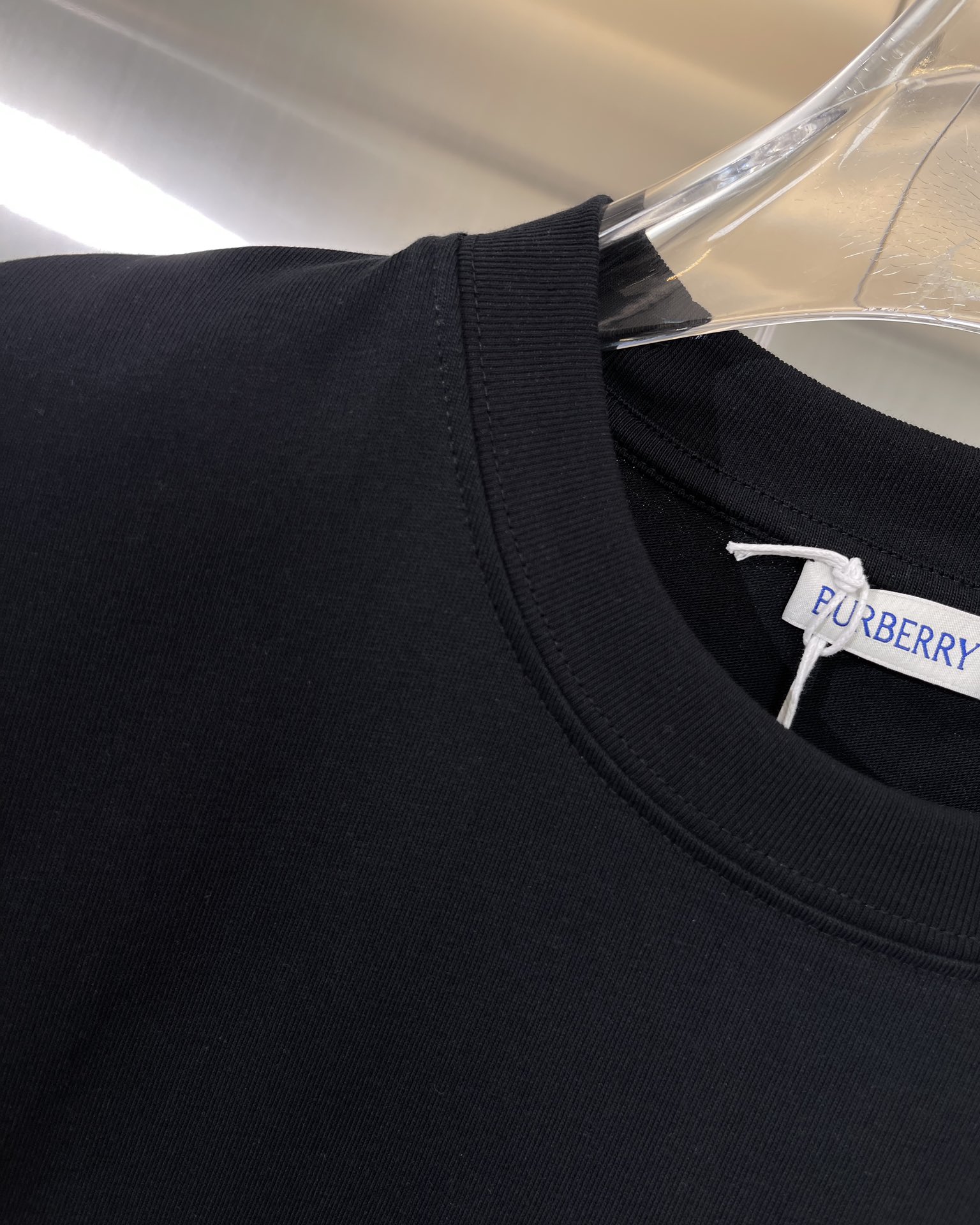 Burberry博柏利BBR款式男女同款短袖T恤衫T-shirt选用平织棉面料打造装饰丝网印花工艺呈现的