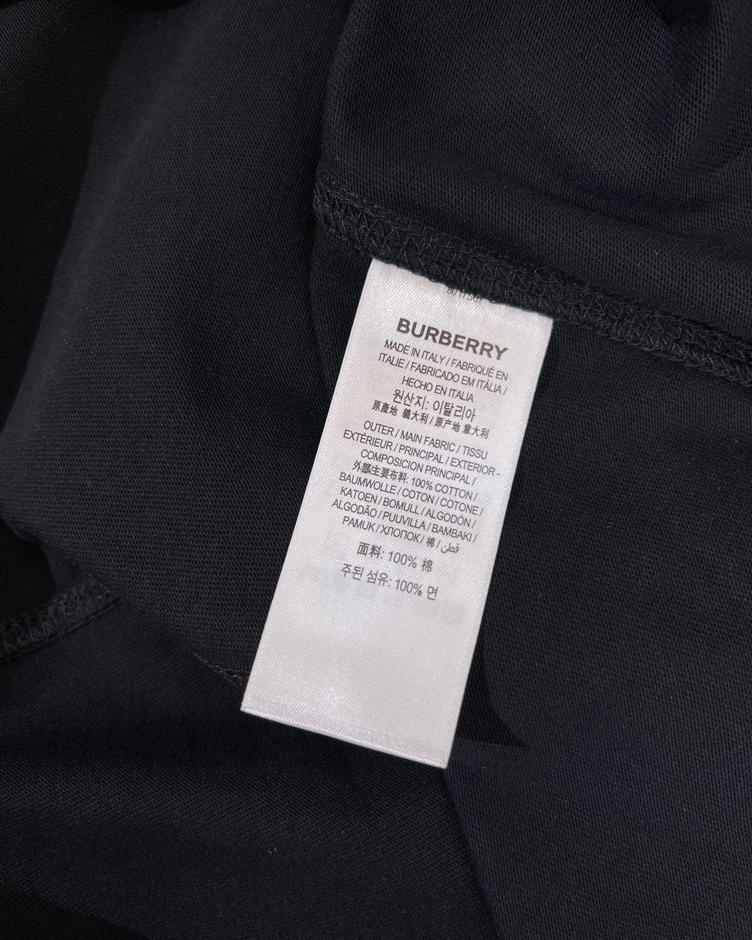 Burberry博柏利BBR款式男女同款短袖T恤衫T-shirt选用平织棉面料打造装饰丝网印花工艺呈现的