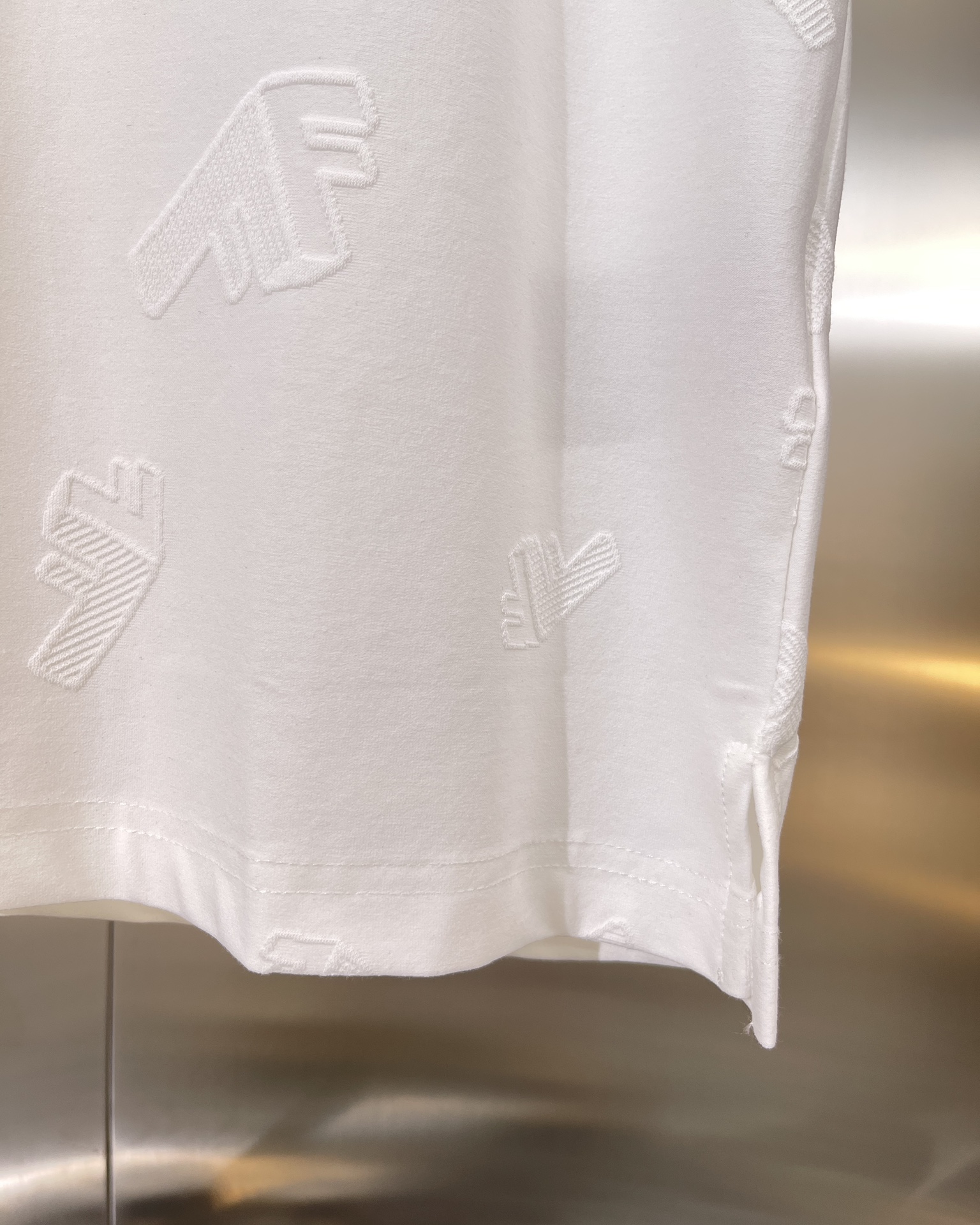 Fendi芬迪款式男款短袖T恤衫T-shirt100支双移圈提花面料全套丝光针数是目前移圈提花针数最高的