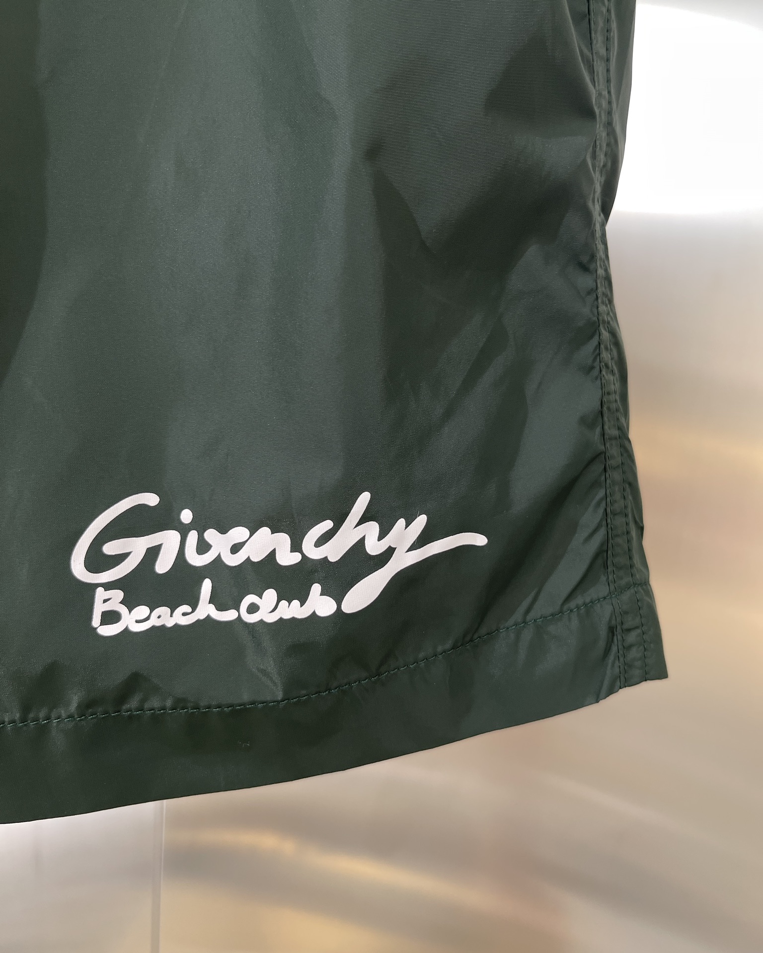 Givenchy纪梵希GVC款式mensshorts男款科技感面料运动沙滩裤短裤logo刺绣泳裤侧置刺绣