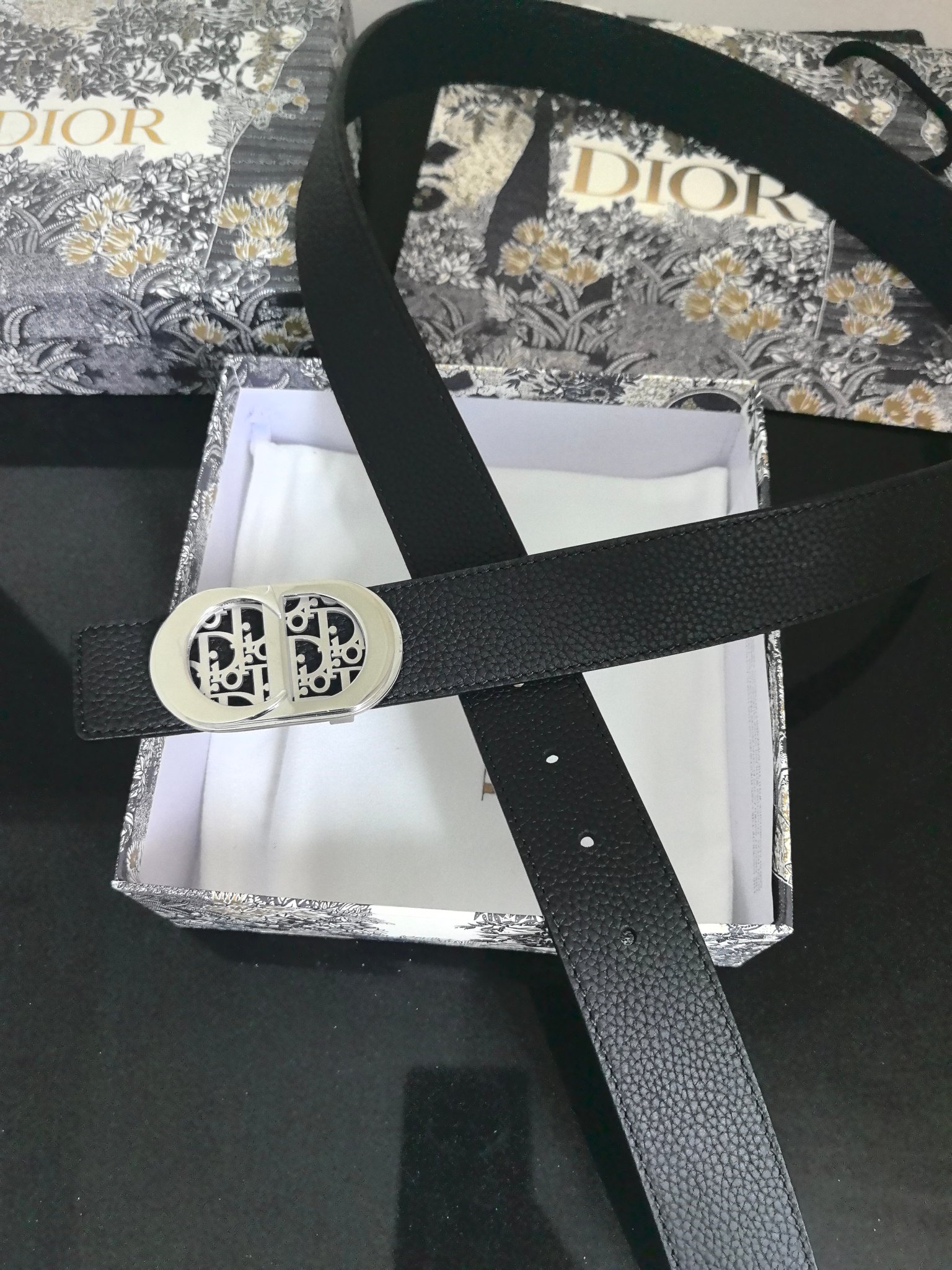 P cd家 3.4cm 原版五金扣头， 新款 双面可用 醒目的标志性徽标装点搭扣