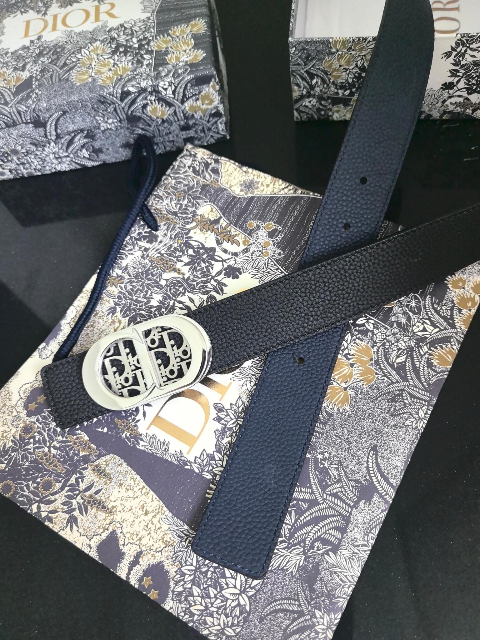 P cd家 3.4cm 原版五金扣头， 新款 双面可用 醒目的标志性徽标装点搭扣