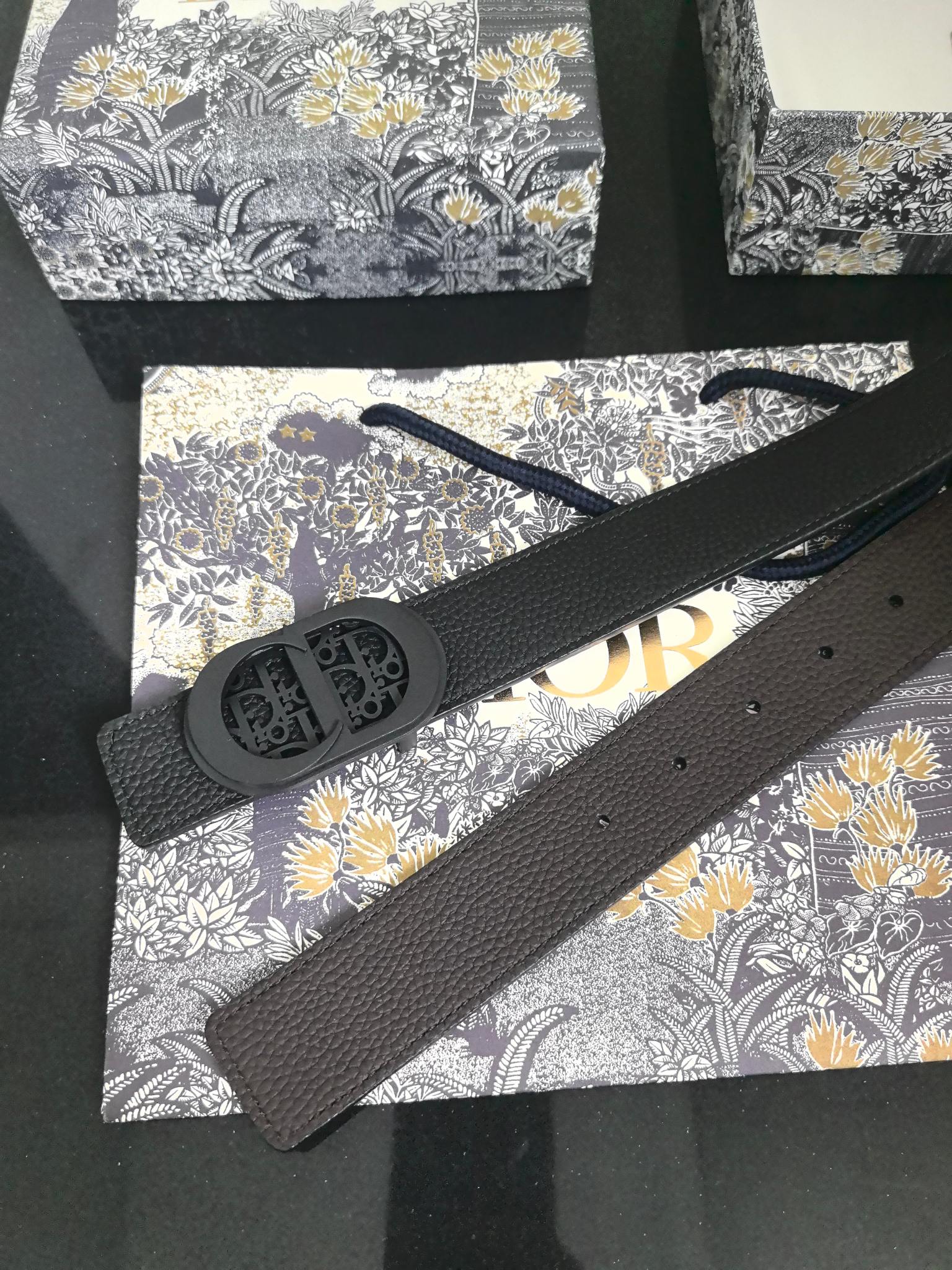 P cd家 3.4cm 原版五金扣头， 新款 双面可用 醒目的标志性徽标装点搭扣