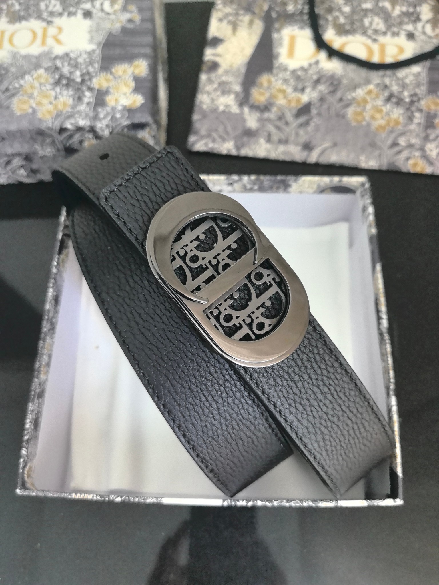 P cd家 3.4cm 原版五金扣头， 新款 双面可用 醒目的标志性徽标装点搭扣