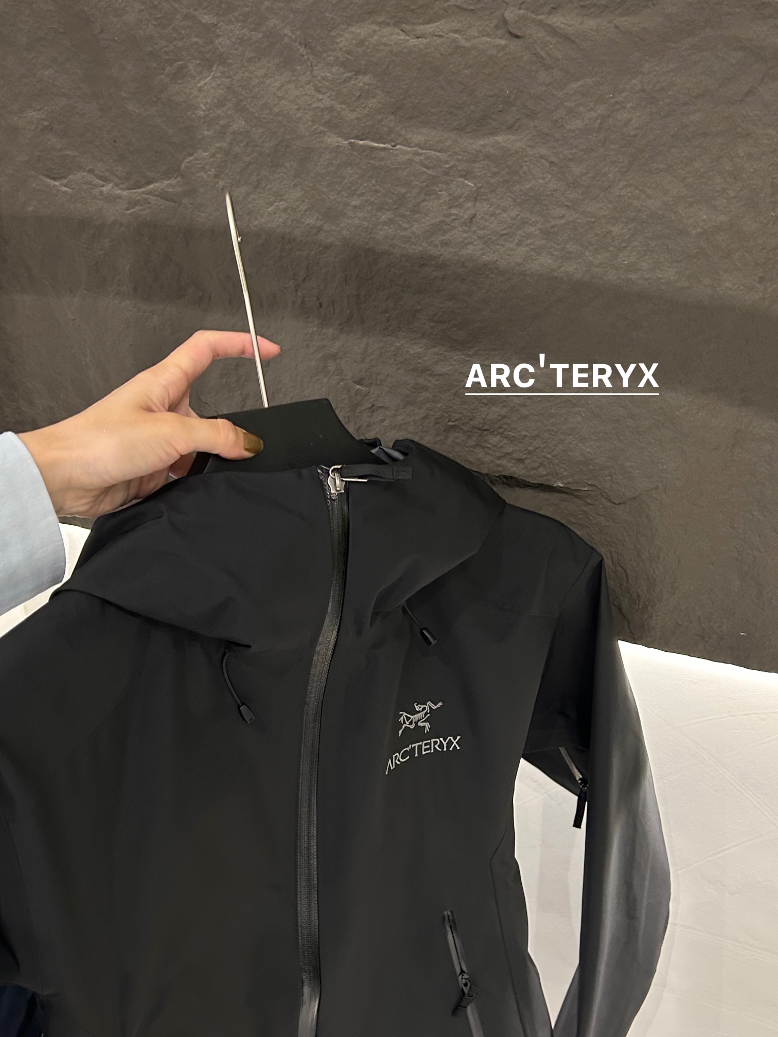 Arc’teryx AHA SV Jacket: Waterproof, Lightweight, Ideal for Harsh Environments - 图片 5
