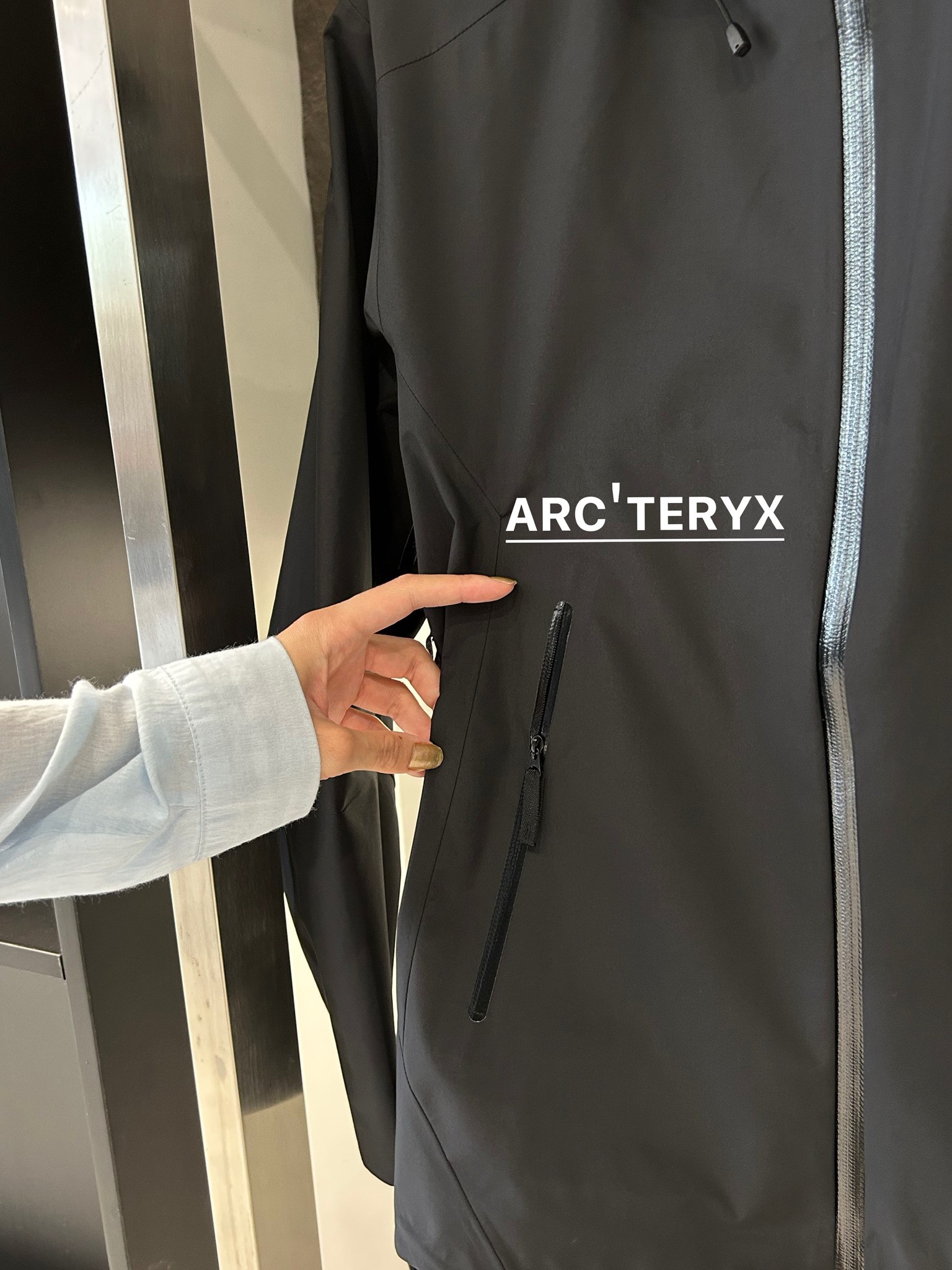 Arc’teryx AHA SV Jacket: Waterproof, Lightweight, Ideal for Harsh Environments - 图片 2