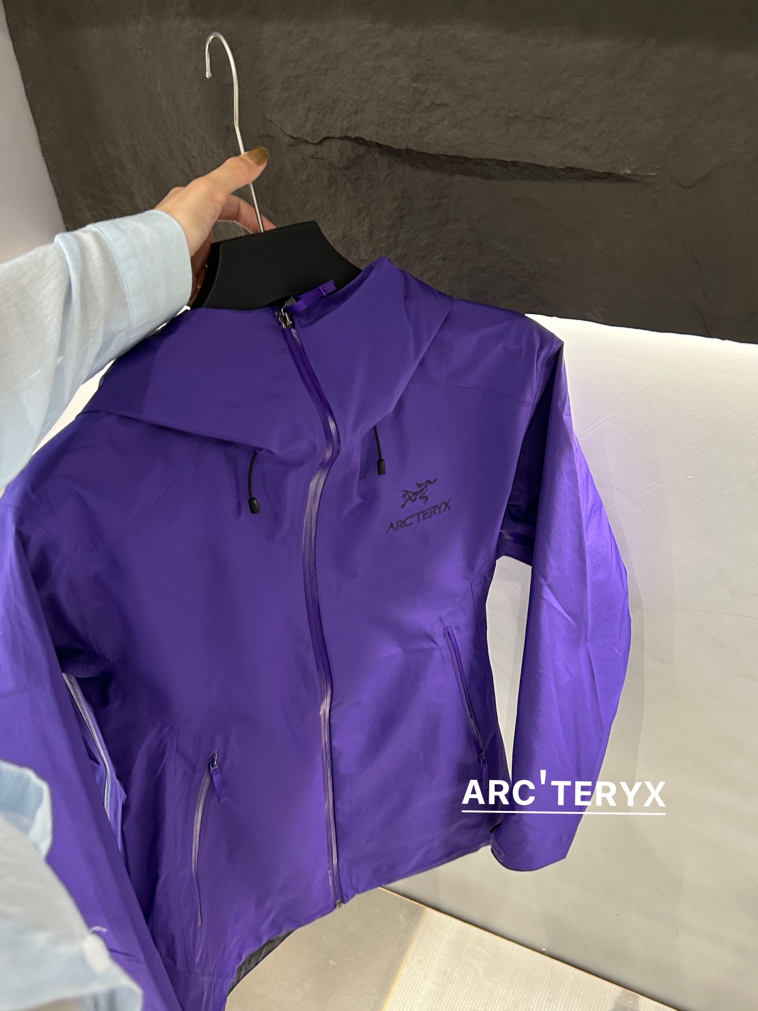 Arc’teryx AHA SV Jacket: Lightweight, Waterproof, Ideal for Harsh Environments - 图片 5