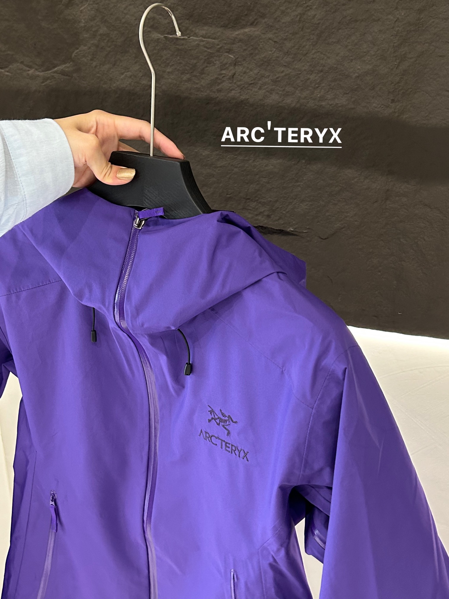 Arc’teryx AHA SV Jacket: Lightweight, Waterproof, Ideal for Harsh Environments - 图片 8