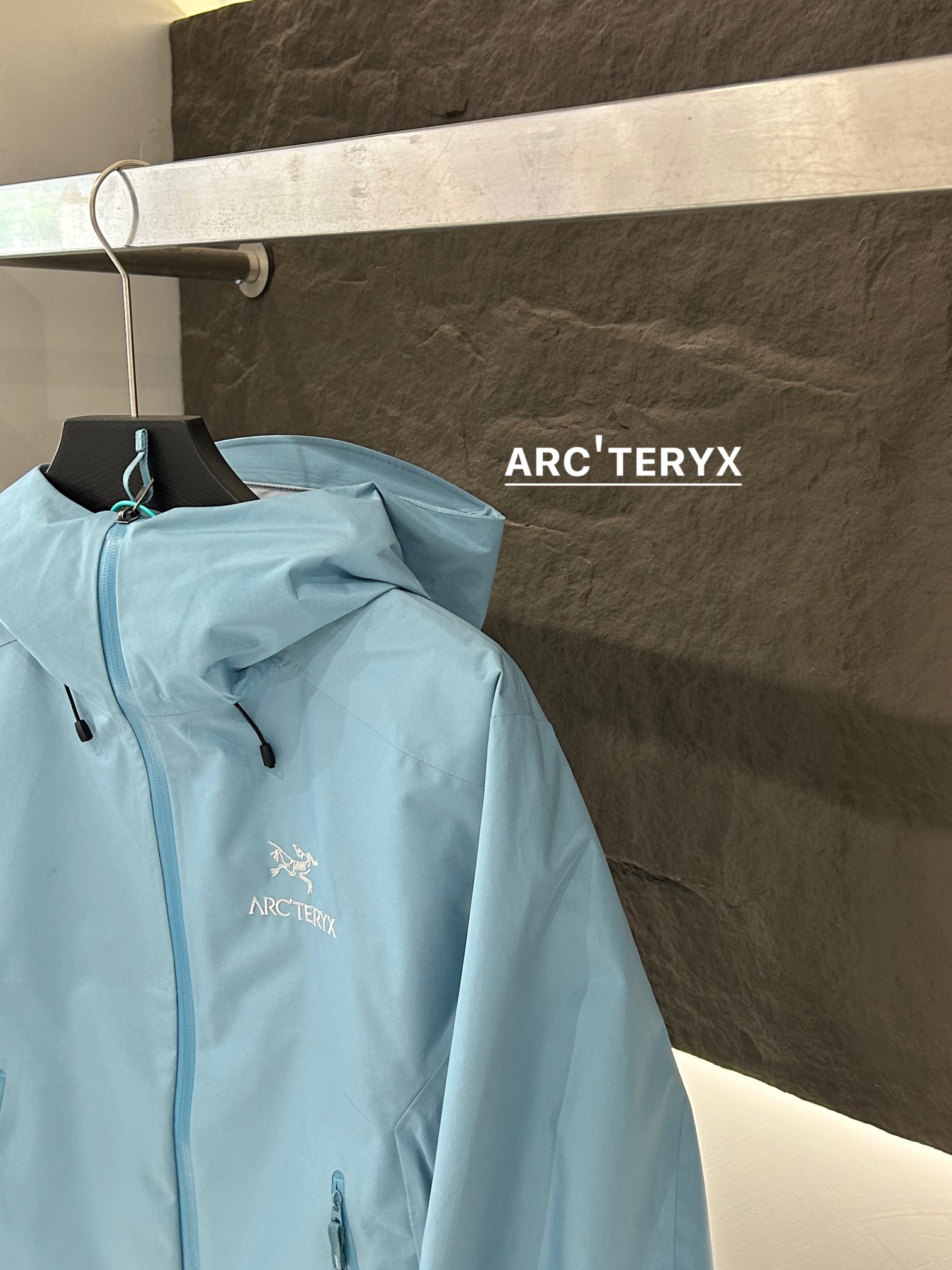 Arc’teryx AHA SV Jacket: Lightweight, Waterproof, and Durable for Harsh Environments. - 图片 2