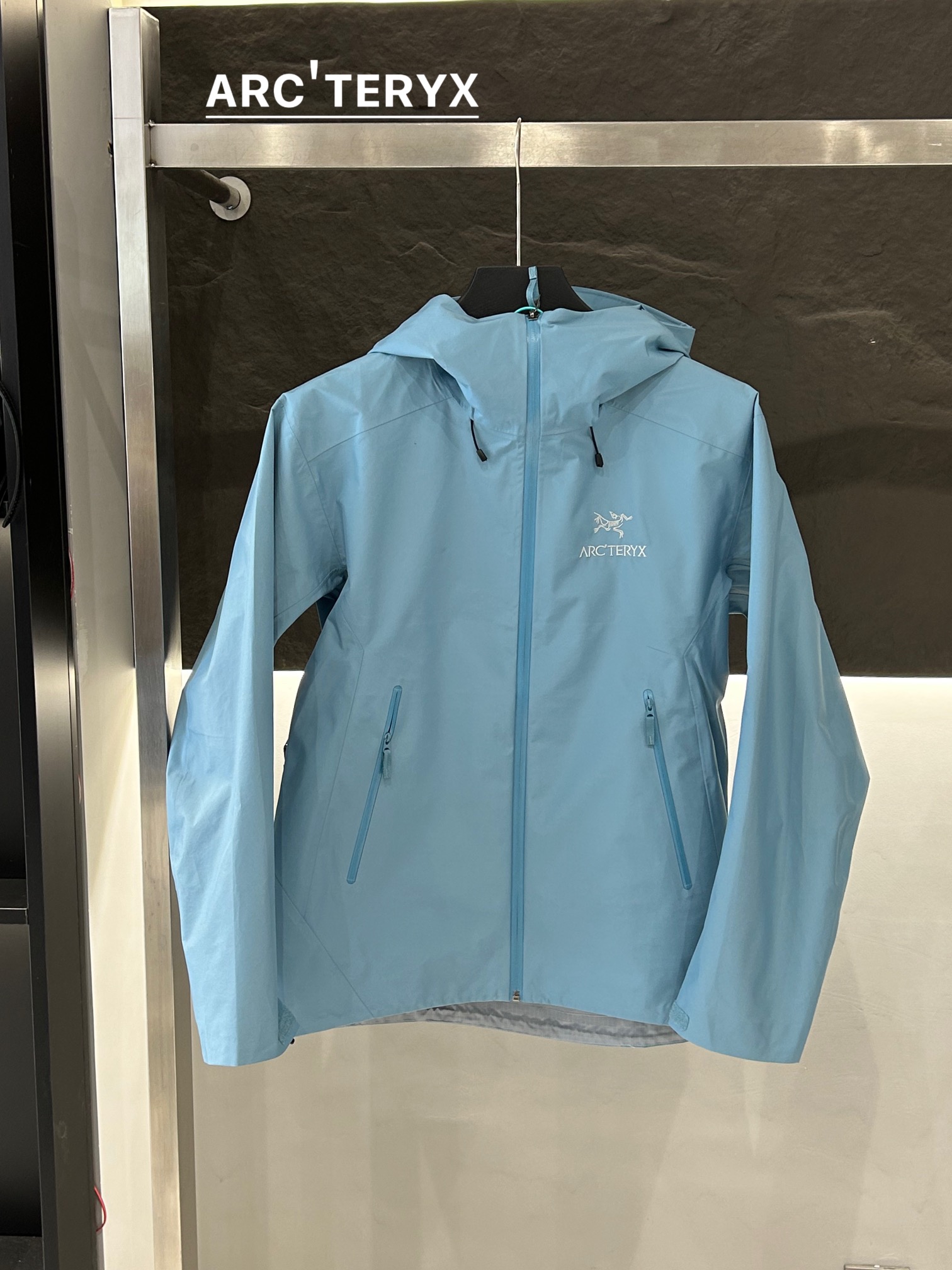 Arc’teryx AHA SV Jacket: Lightweight, Waterproof, and Durable for Harsh Environments. - 图片 4
