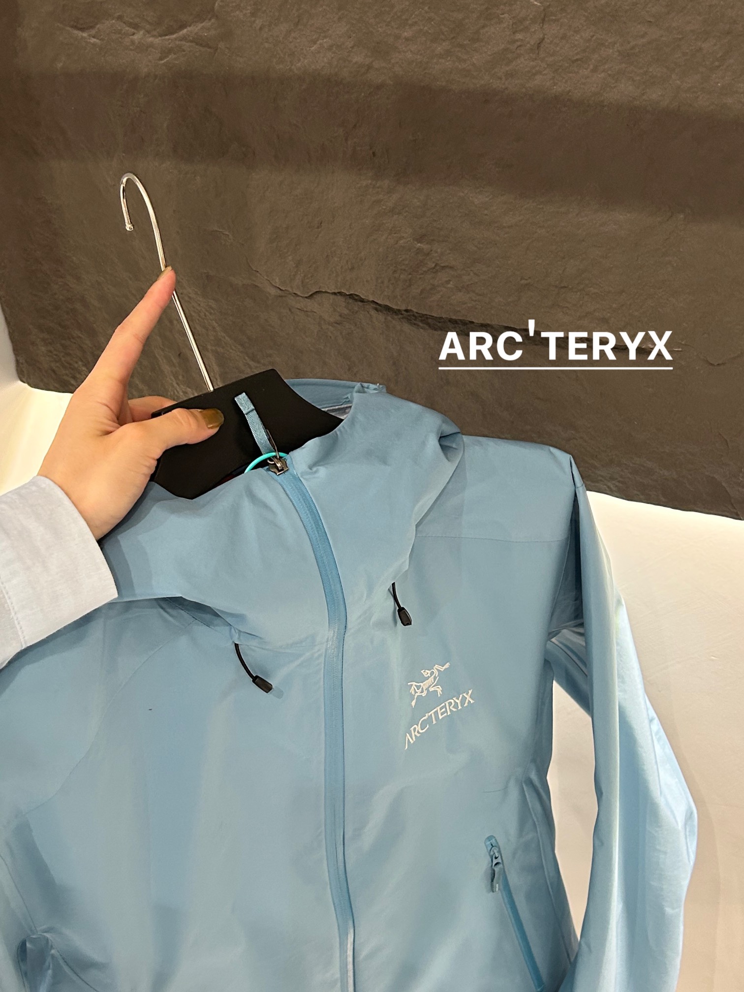 Arc’teryx AHA SV Jacket: Lightweight, Waterproof, and Durable for Harsh Environments. - 图片 5