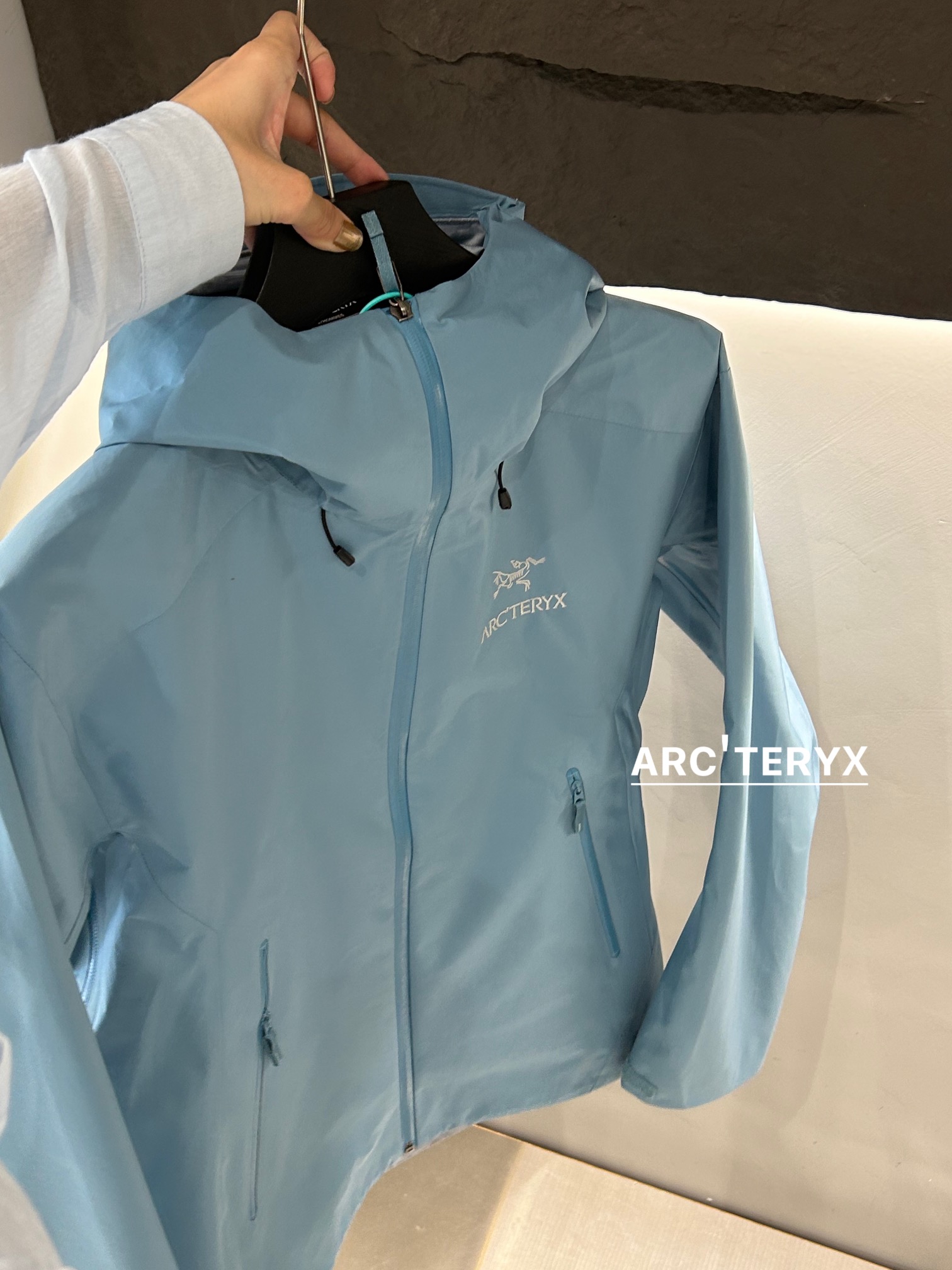 Arc’teryx AHA SV Jacket: Lightweight, Waterproof, and Durable for Harsh Environments. - 图片 7