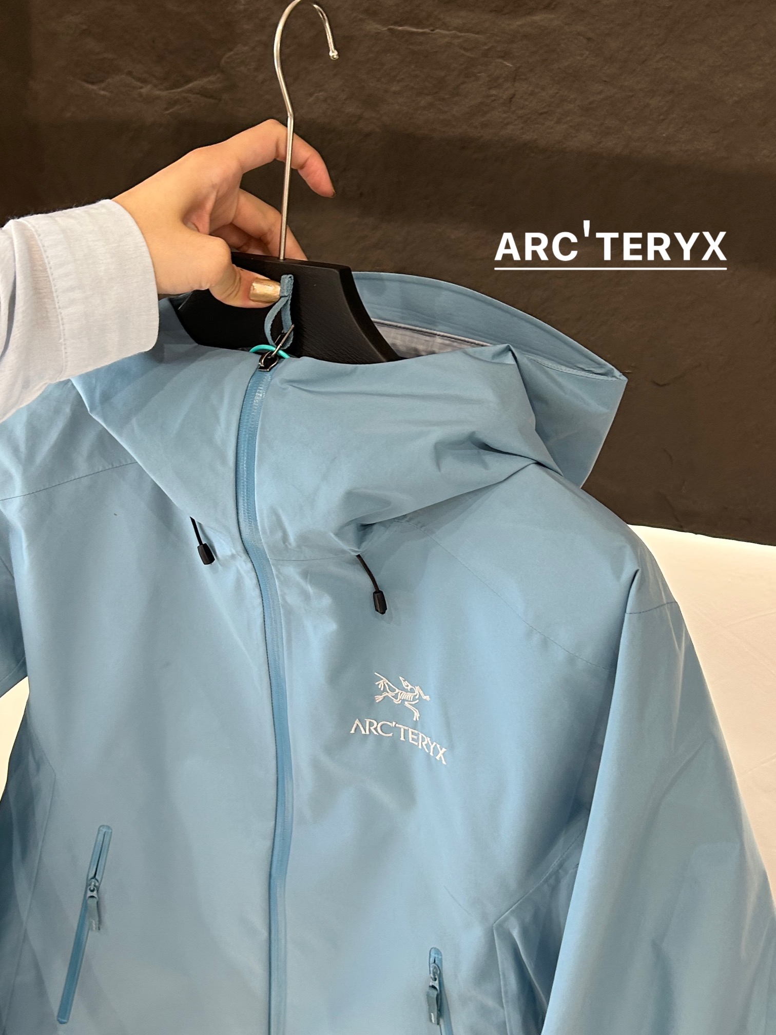 Arc’teryx AHA SV Jacket: Lightweight, Waterproof, and Durable for Harsh Environments. - 图片 6