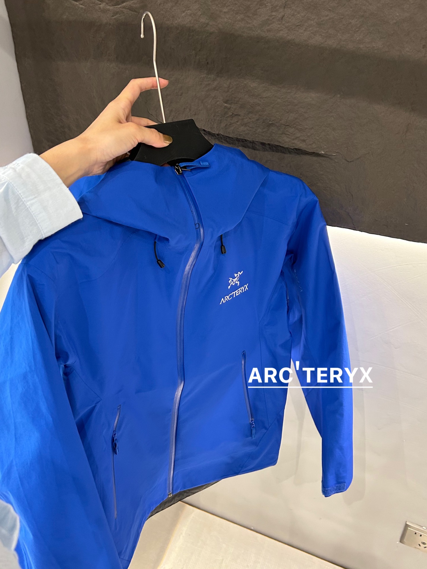 Arc’teryx AHA SV Jacket: Lightweight and Durable for Harsh Environments - 图片 5