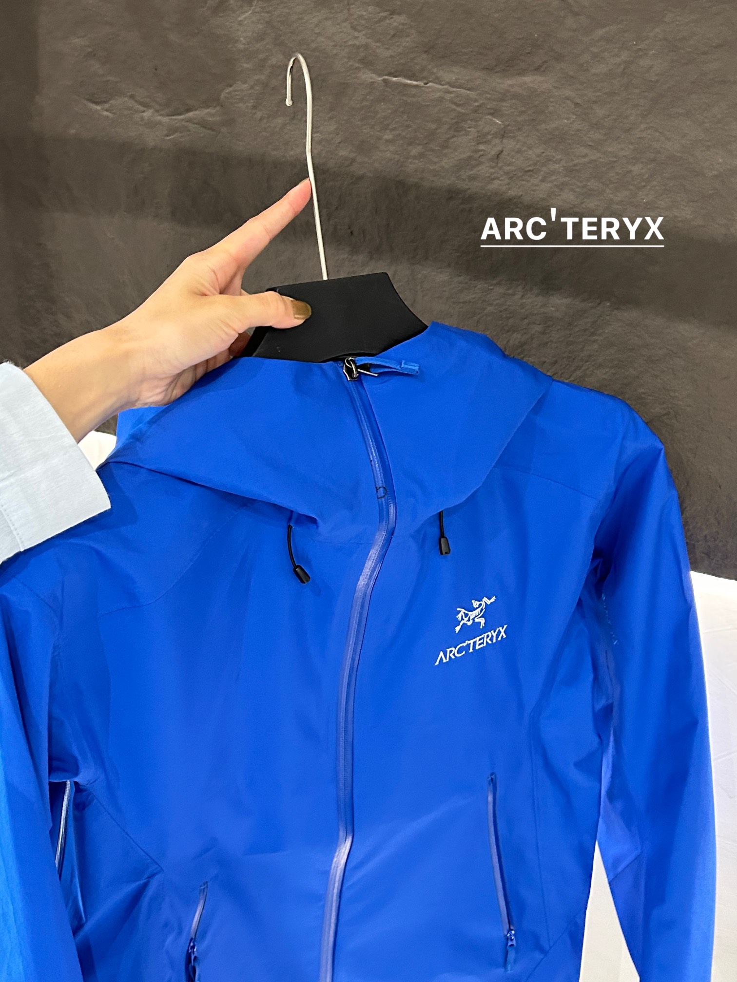Arc’teryx AHA SV Jacket: Lightweight and Durable for Harsh Environments - 图片 3