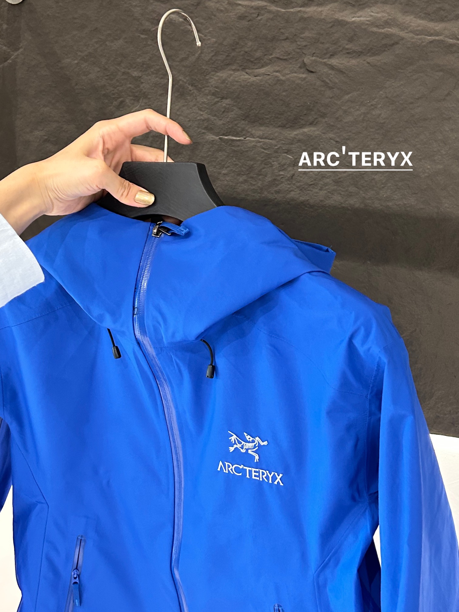 Arc’teryx AHA SV Jacket: Lightweight and Durable for Harsh Environments - 图片 4