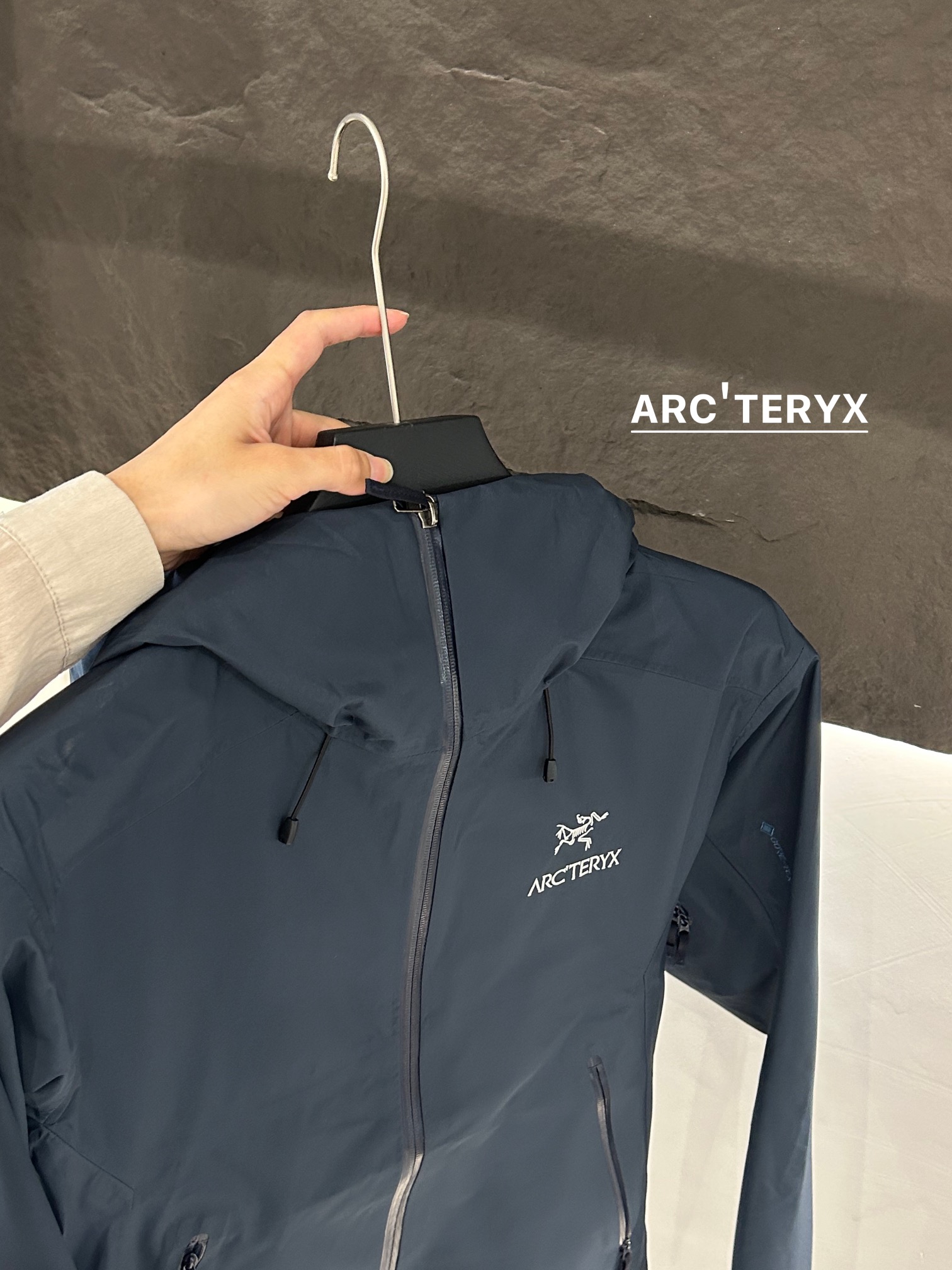 Arc’teryx Aha SV Jacket: Lightweight and Durable for Harsh Environments - 图片 4