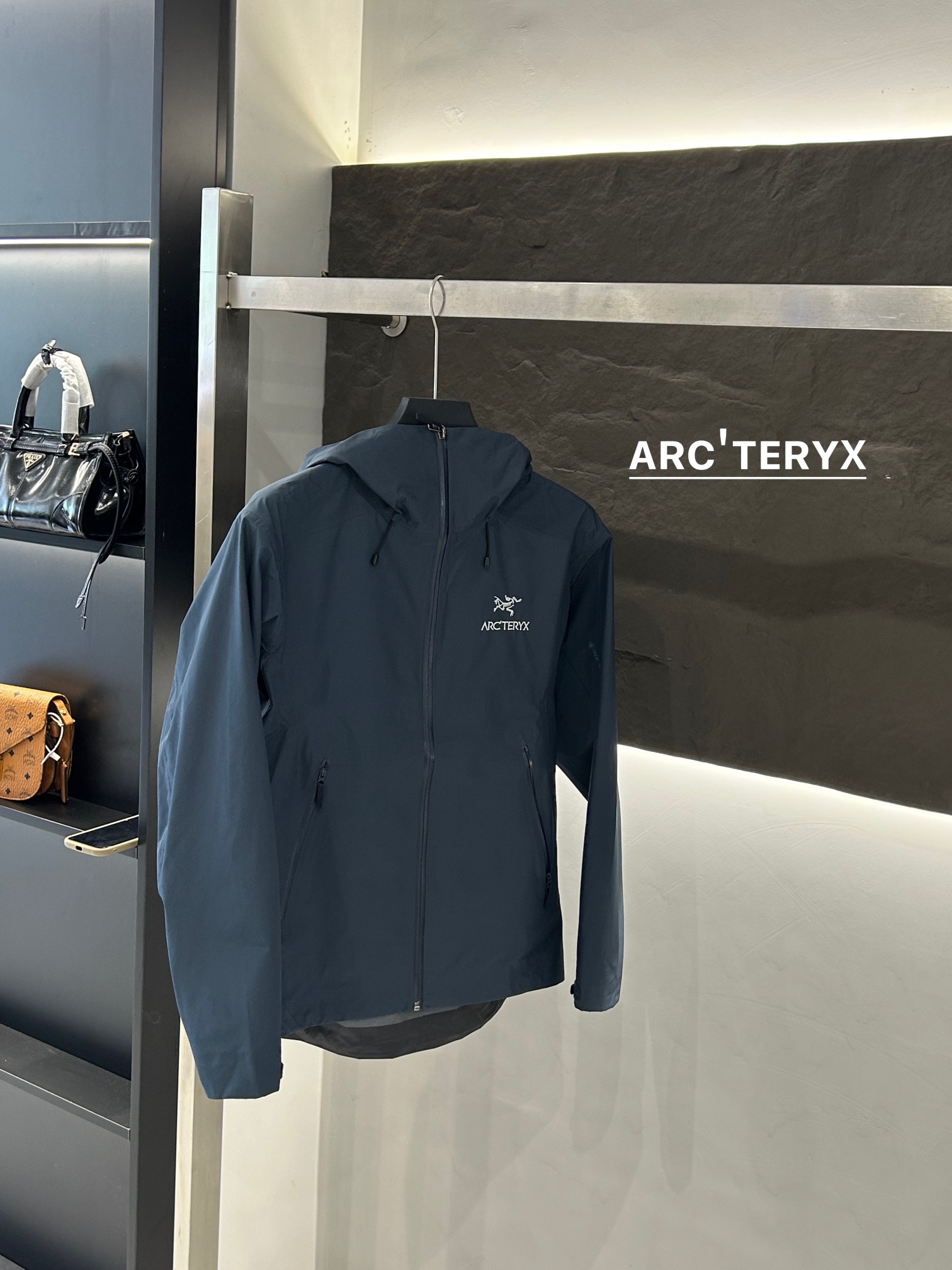 Arc’teryx Aha SV Jacket: Lightweight and Durable for Harsh Environments - 图片 6