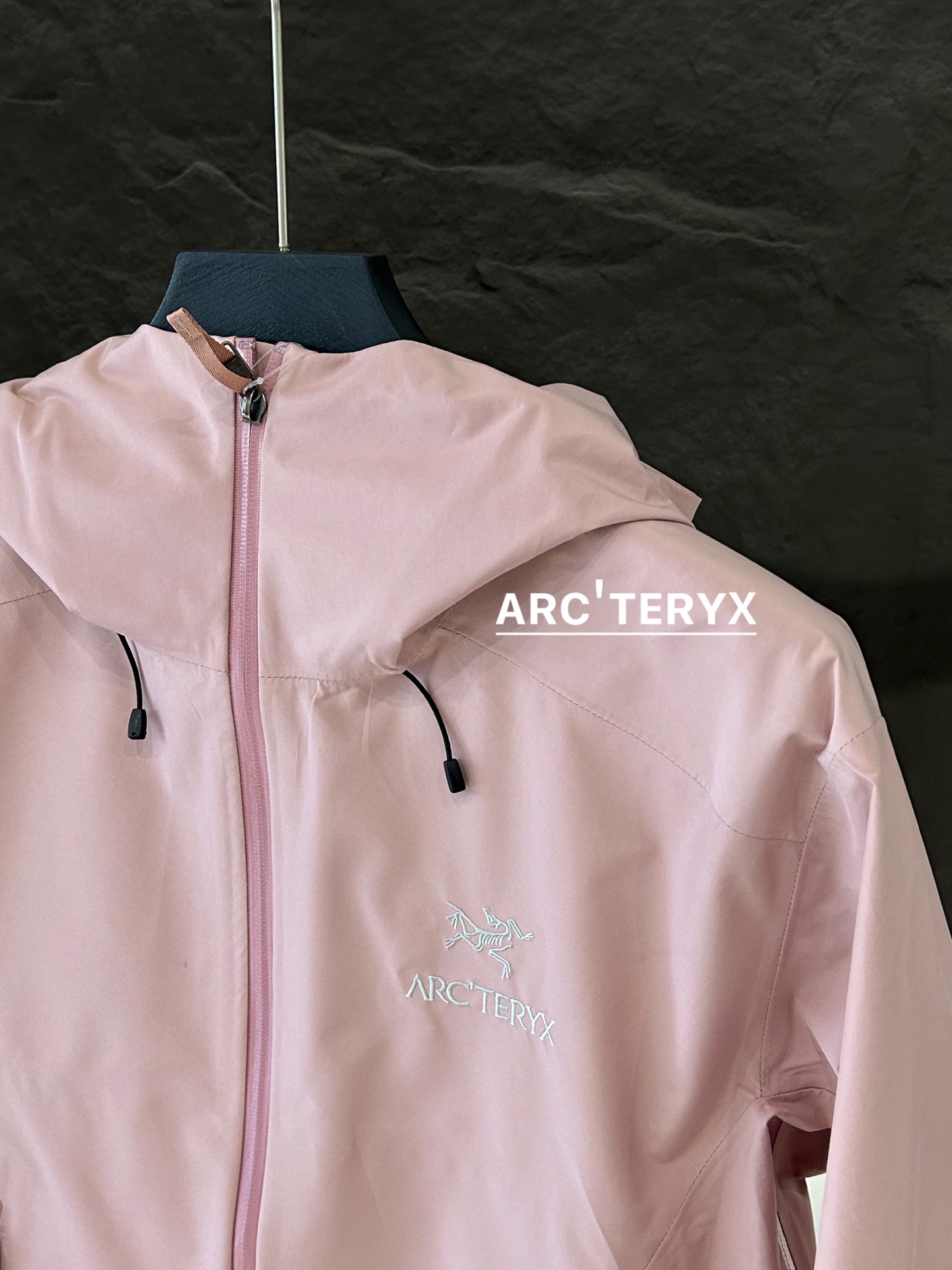 Arc’teryx AHA SV: Advanced Waterproof Jacket for Harsh Environments - 图片 6