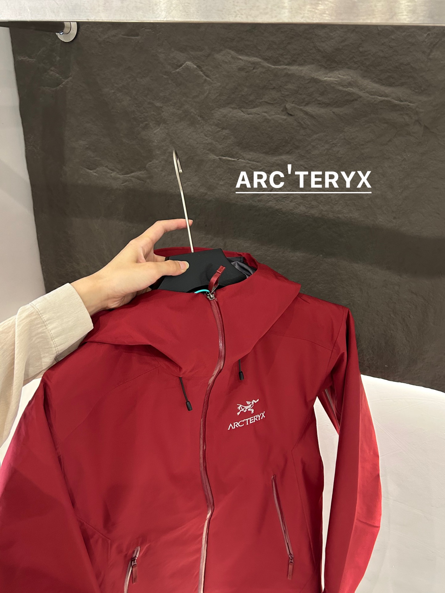 Arc’teryx Aha SV Jacket: Lightweight Waterproof Performance for Harsh Environments - 图片 4
