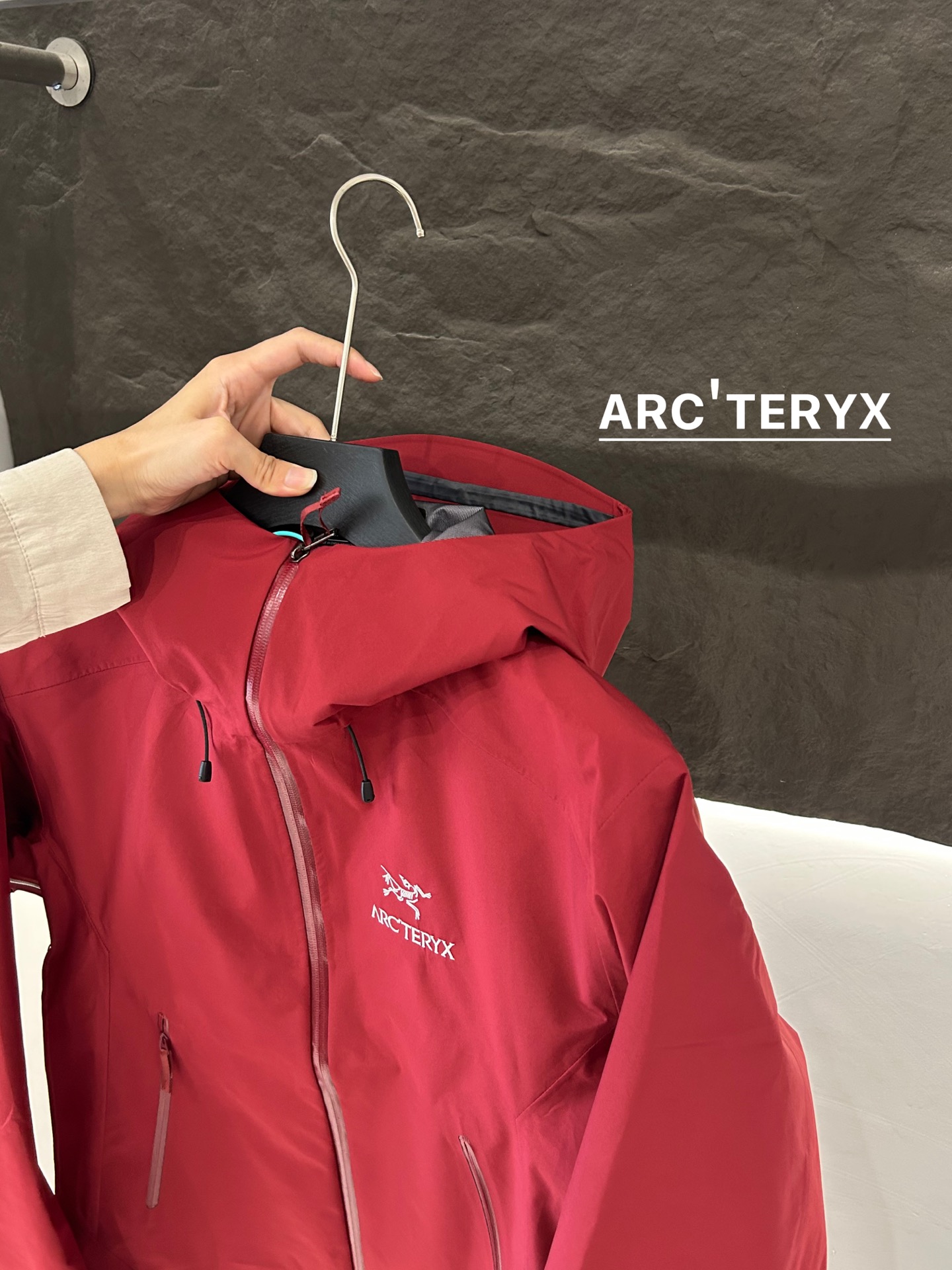 Arc’teryx Aha SV Jacket: Lightweight Waterproof Performance for Harsh Environments - 图片 5