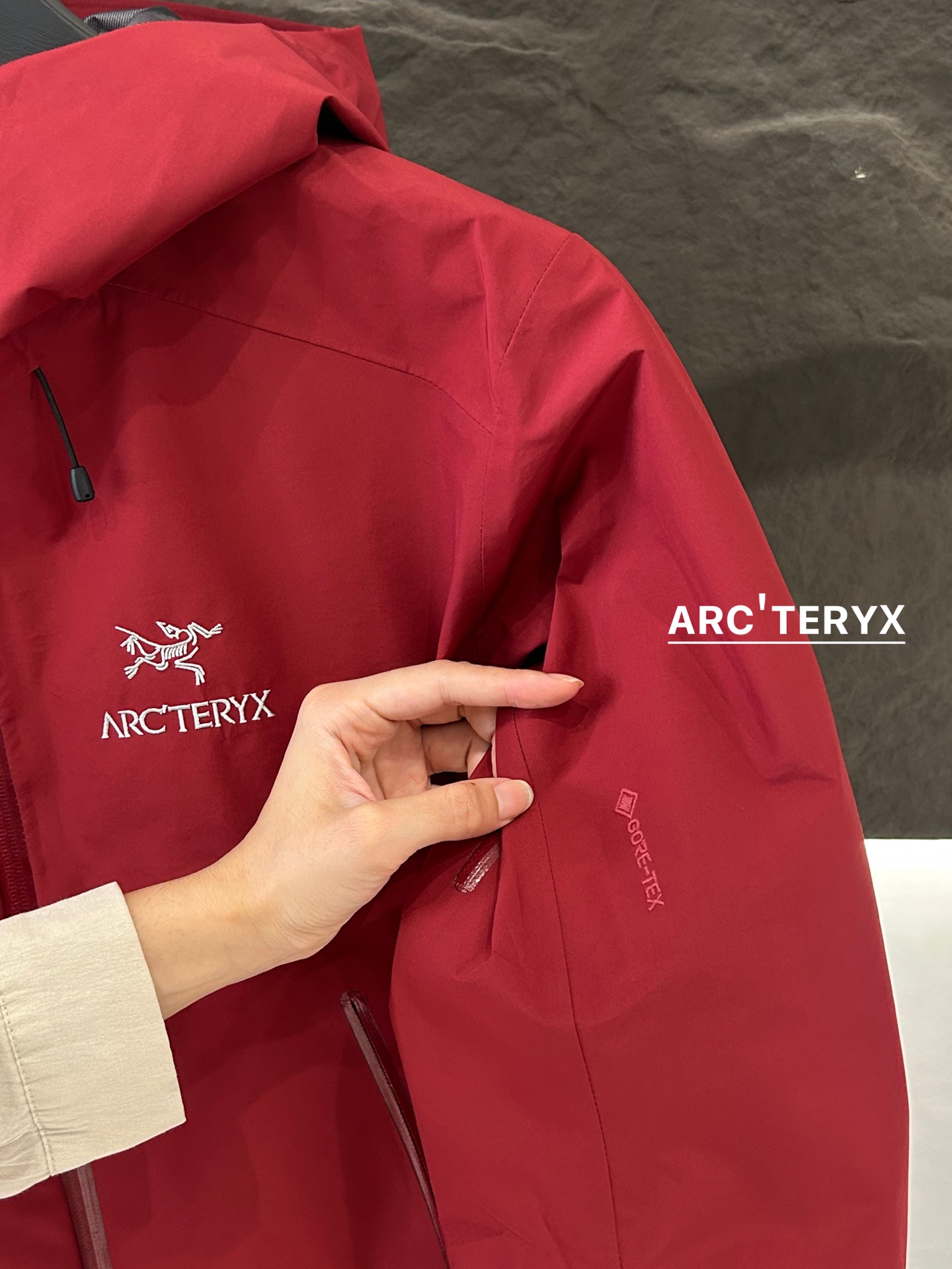 Arc’teryx Aha SV Jacket: Lightweight Waterproof Performance for Harsh Environments - 图片 7